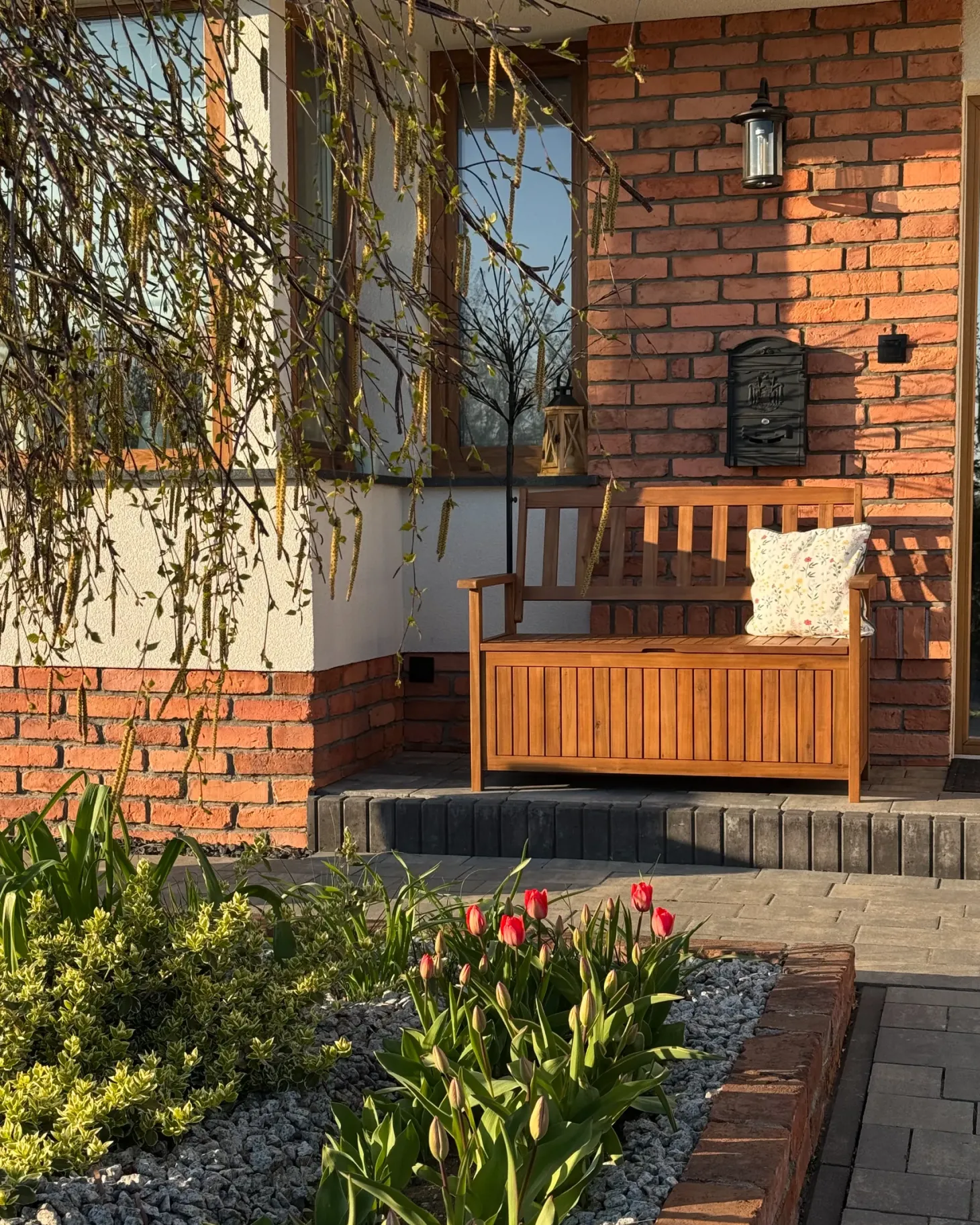 Ławka ogrodowa SOVANA 120 cm ze schowkiem Drewno akacjowe Brązowy