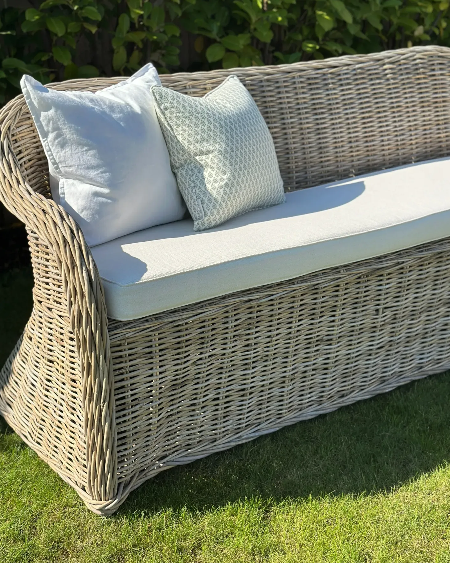 Ławka ogrodowa z poduchą SUSUA 189 cm Rattan Naturalny