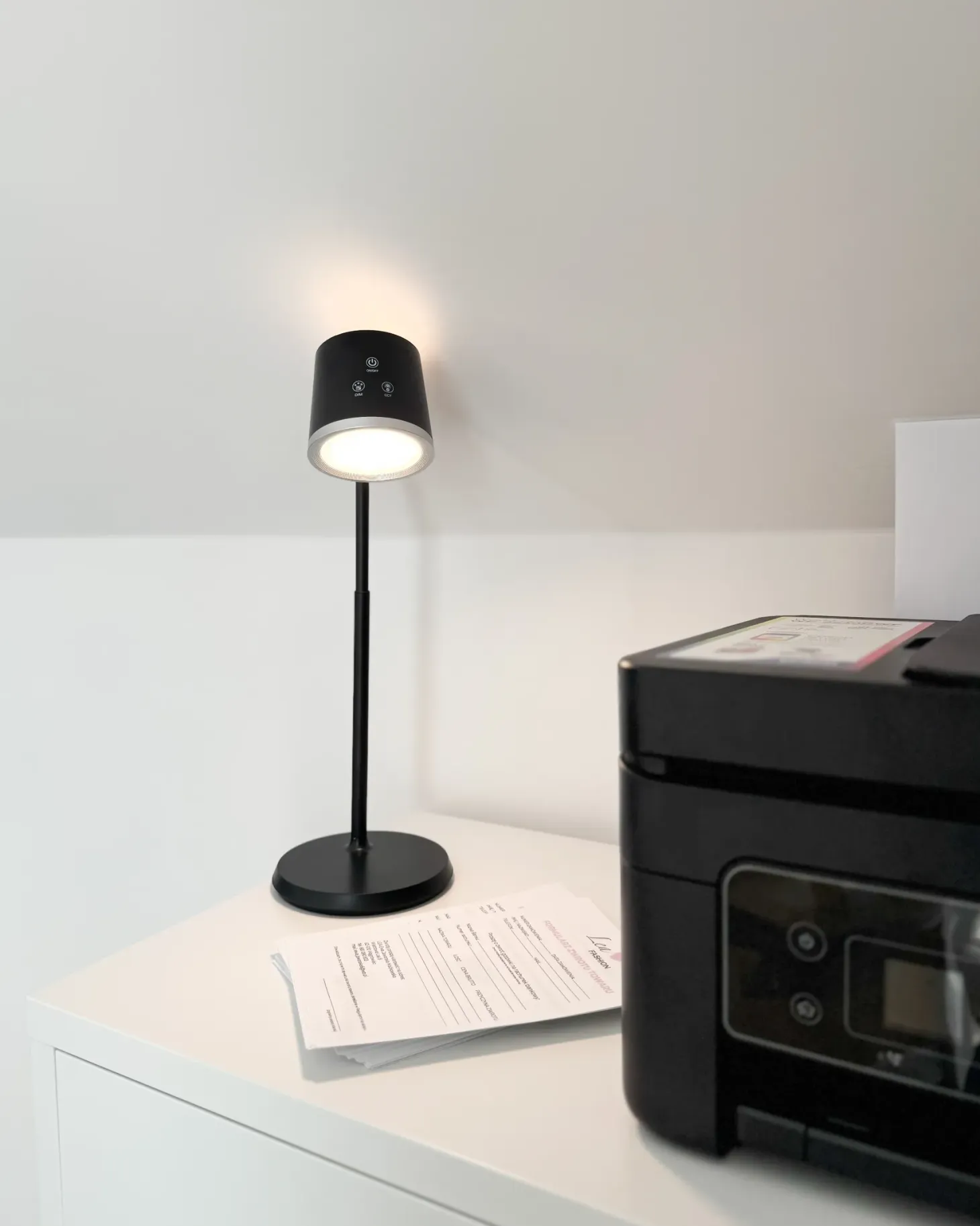 Bezprzewodowa lampa stołowa LED LIBRA Ze ściemniaczem Czarny