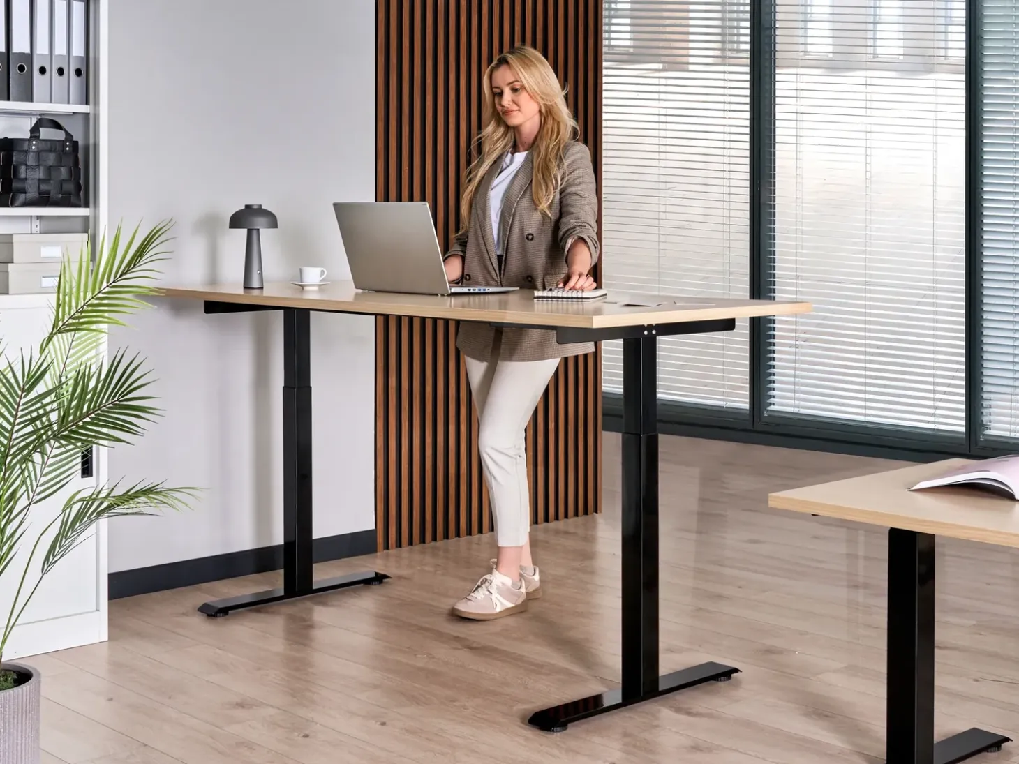 New Biurko regulowane elektrycznie DESTINES Czarny/ jasny brąz 72 cm Wszystkie Biurka|Biurka Z Regulacją Wysokości
