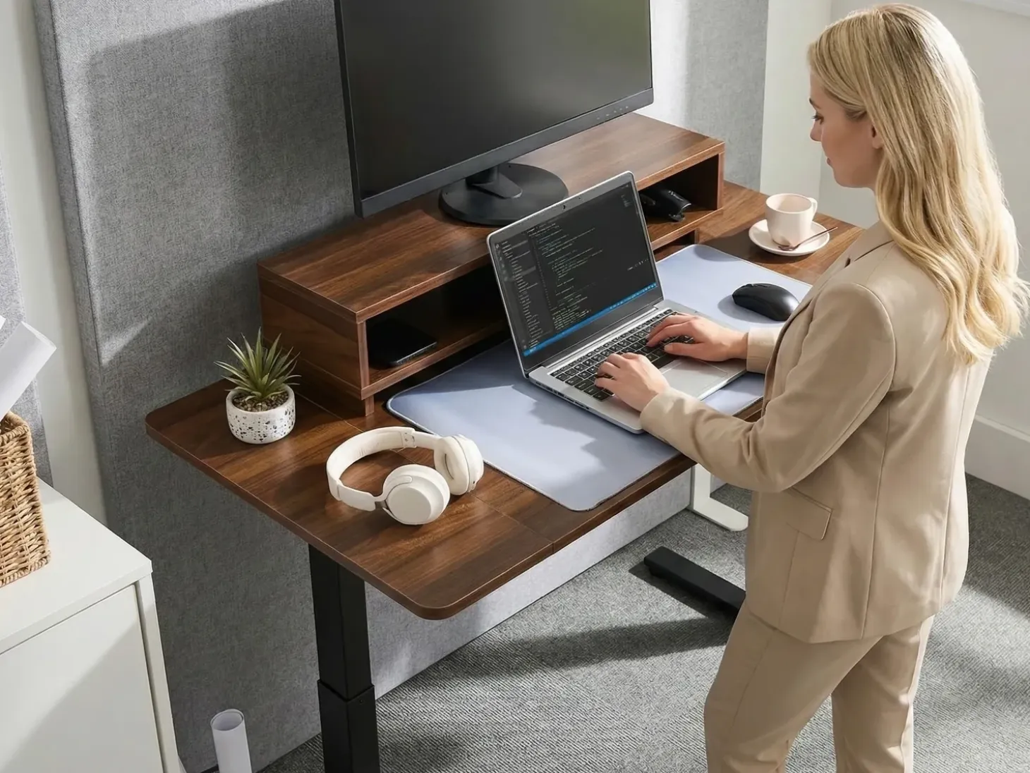 New Biurko regulowane elektrycznie LUCAMA Brązowy/ czarny 120 cm 60 cm Z portem USB Wszystkie Biurka|Biurka Z Regulacją Wysokości