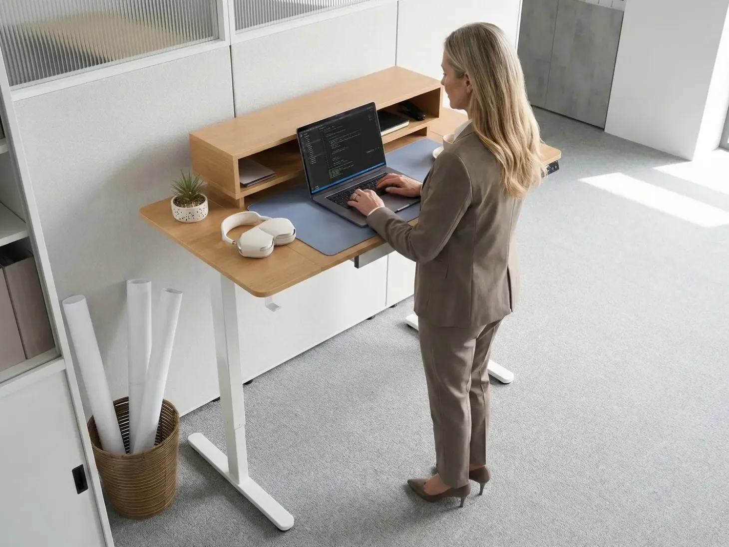 New Biurko regulowane elektrycznie LUCAMA Jasny brąz/ biały 120 cm 60 cm Z portem USB Wszystkie Biurka|Biurka Z Regulacją Wysokości
