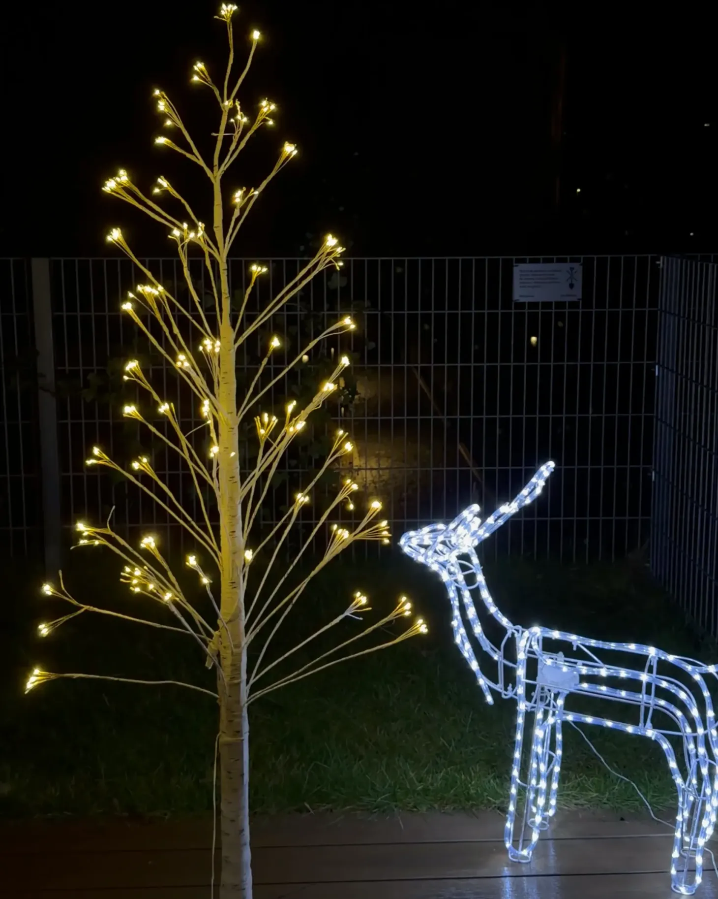 Dekoracja ogrodowa LED ALBIONI Drzewko 180 cm Biały