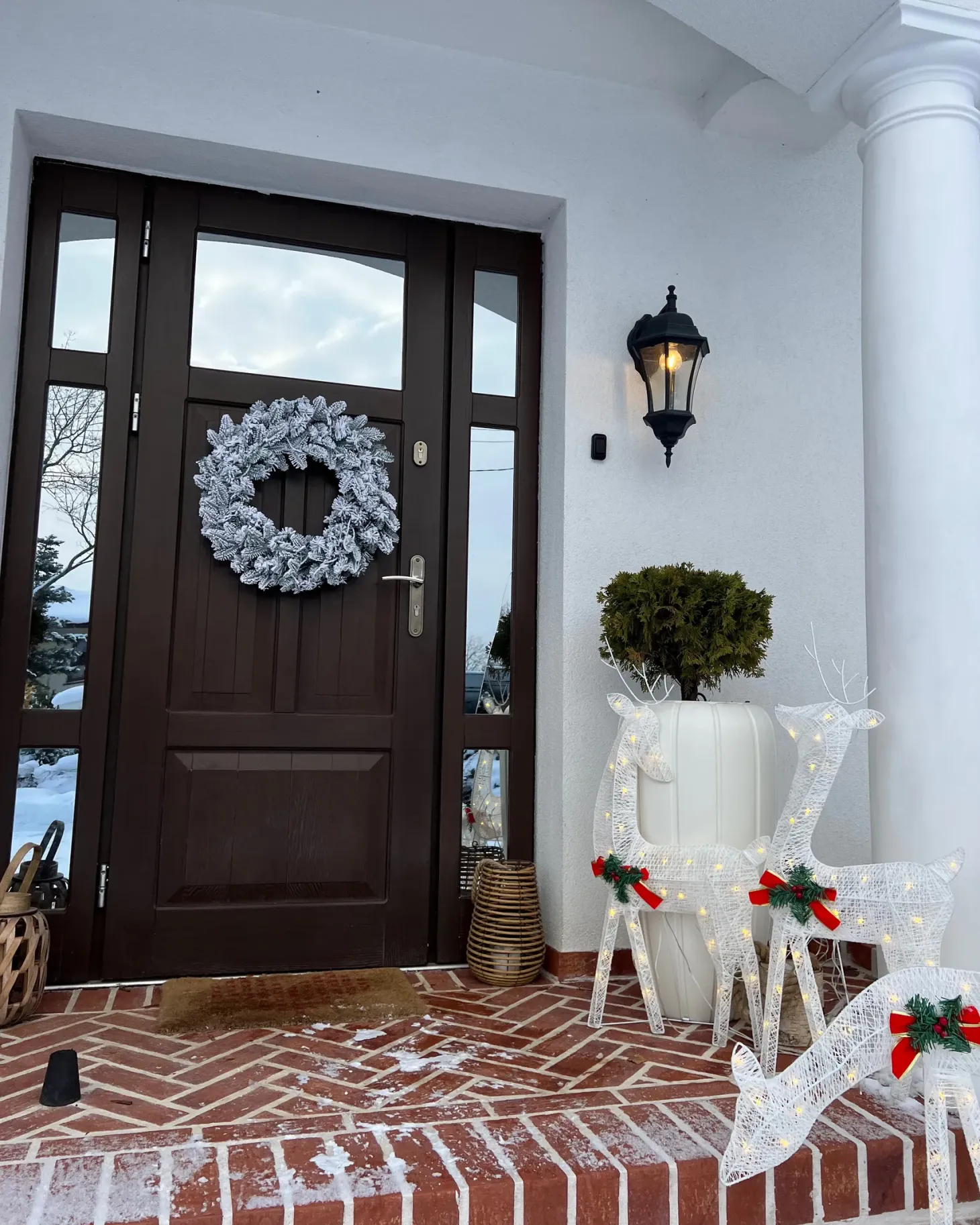 Dekoracja ogrodowa LED ANGELI Renifer 92/85/49 cm Biały