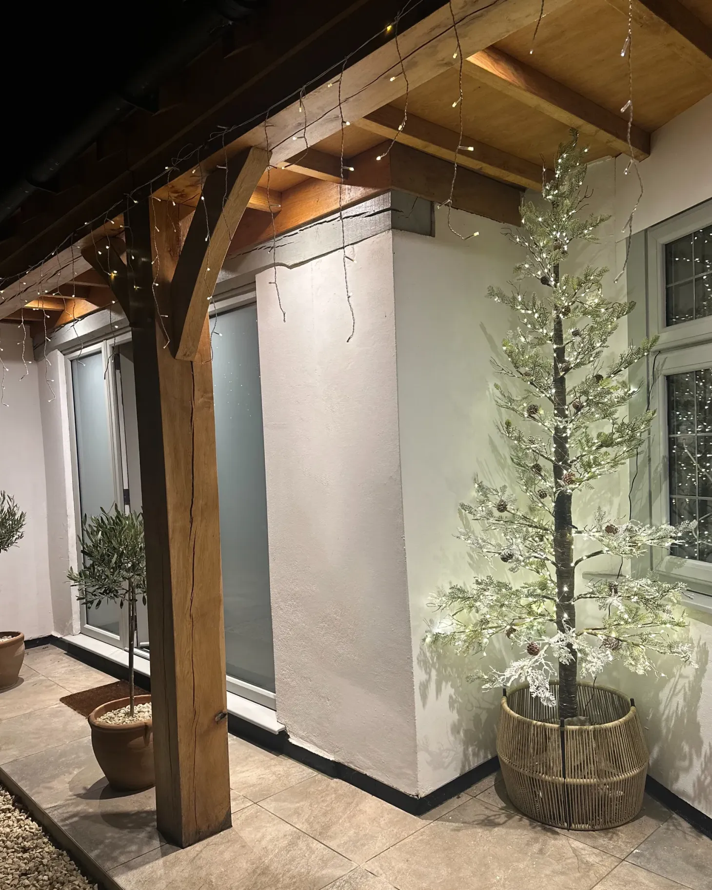 Dekoracja ogrodowa LED GRENIVIK Choinka 245 cm Biały