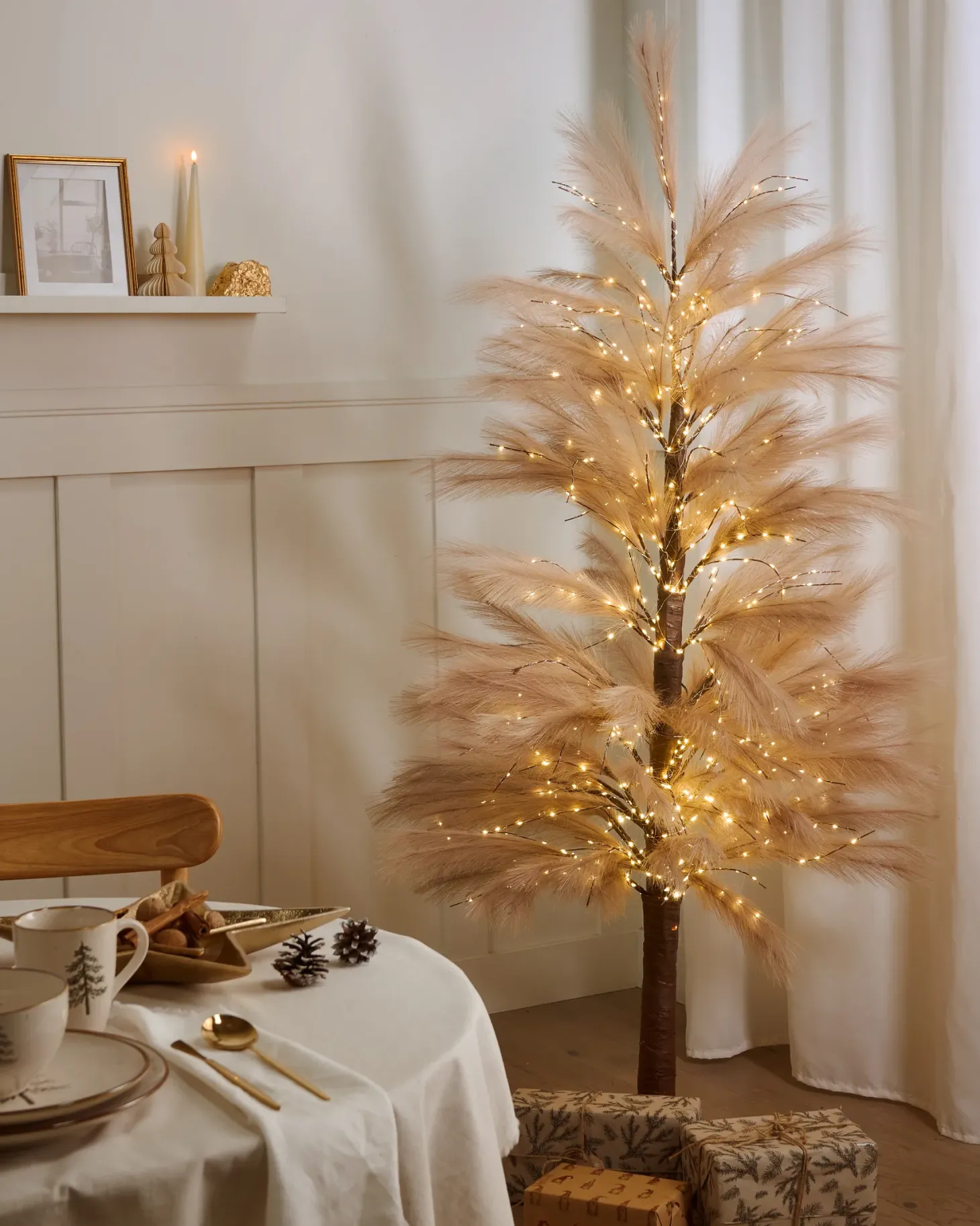 Dekoracja ogrodowa LED HAUGANES Choinka 190 cm Beżowy