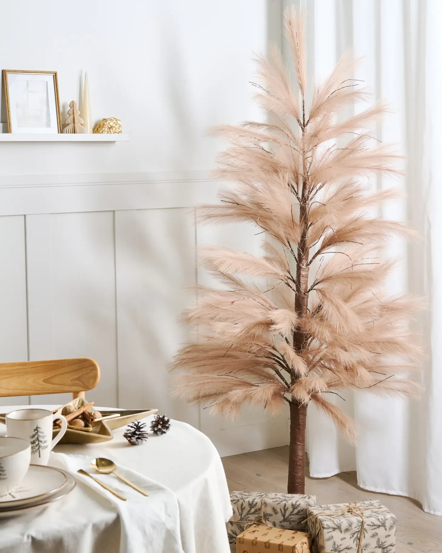 Dekoracja ogrodowa LED HAUGANES Choinka 190 cm Beżowy