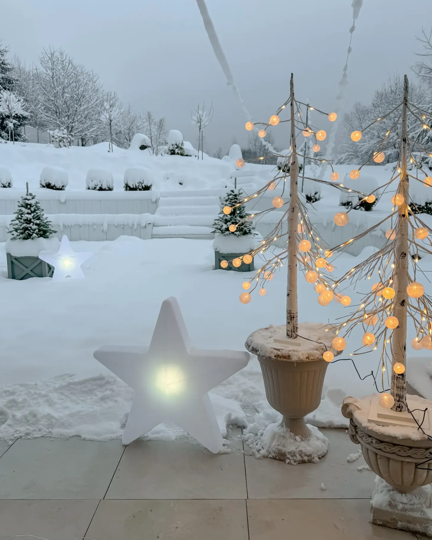 Dekoracja ogrodowa LED HOLAR Choinka 122 cm Biały