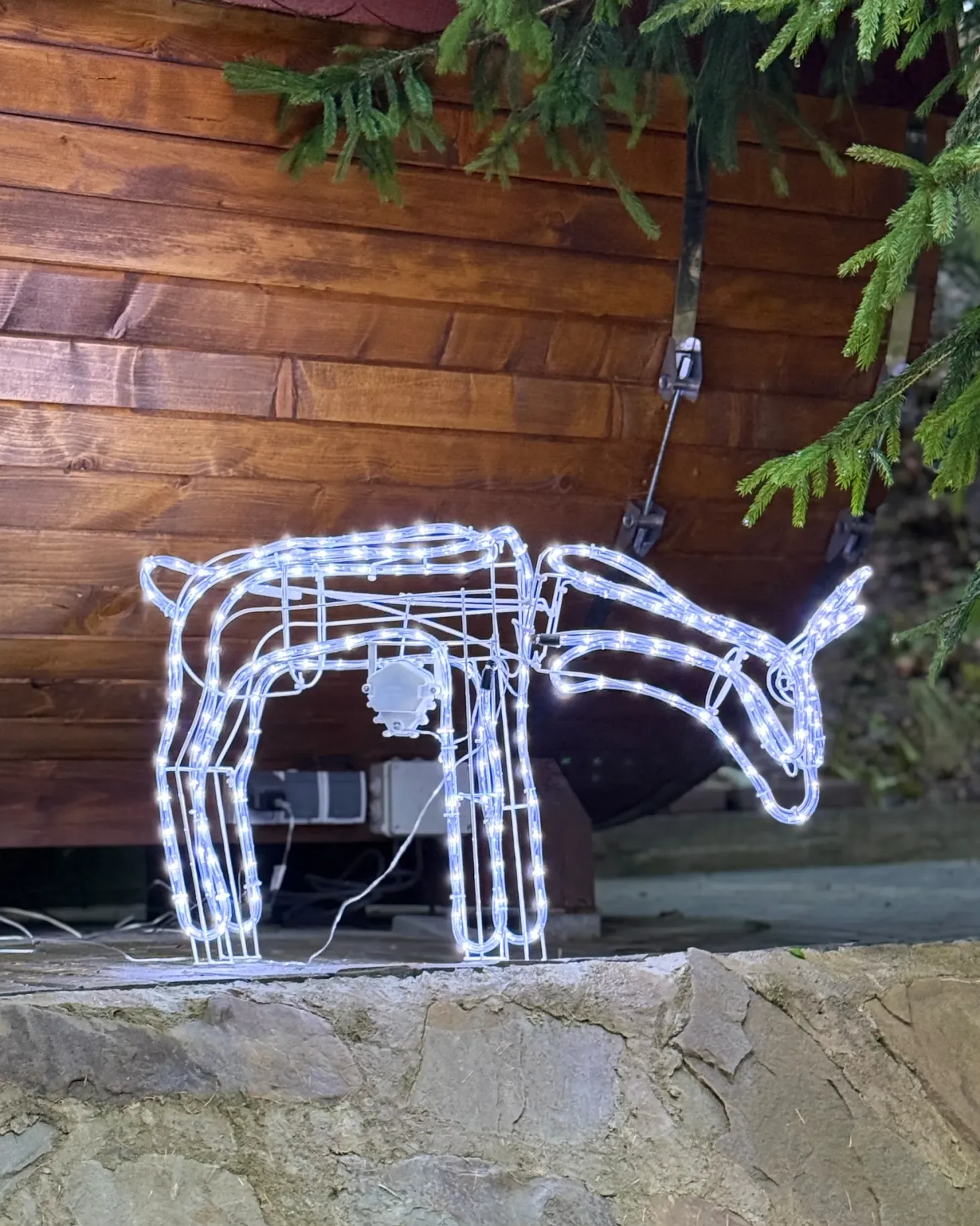 Dekoracja ogrodowa LED KRISTNES Ruchoma sarna 53 cm Biały