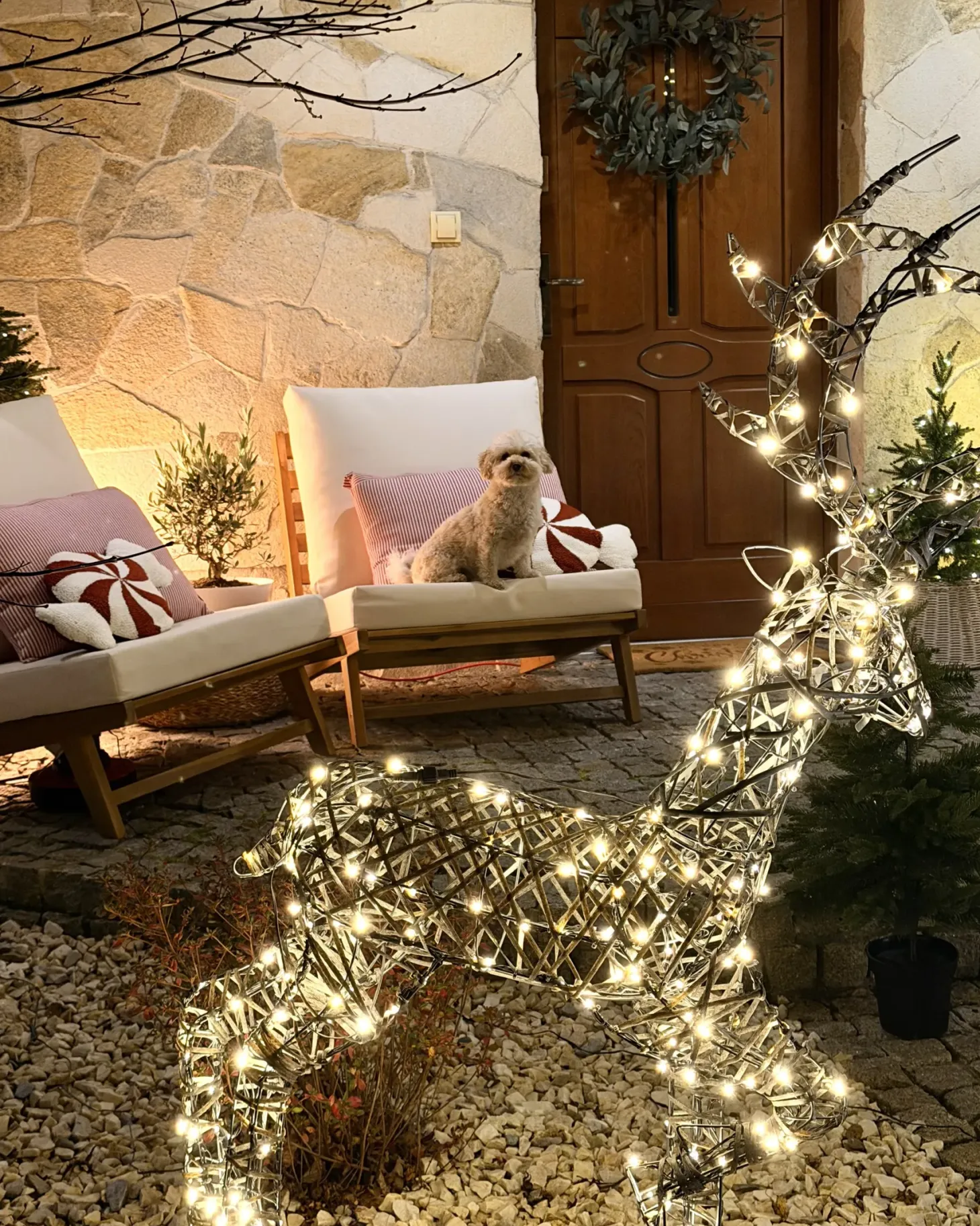 Dekoracja ogrodowa LED MAHLATTI Renifer 128 cm Czarny