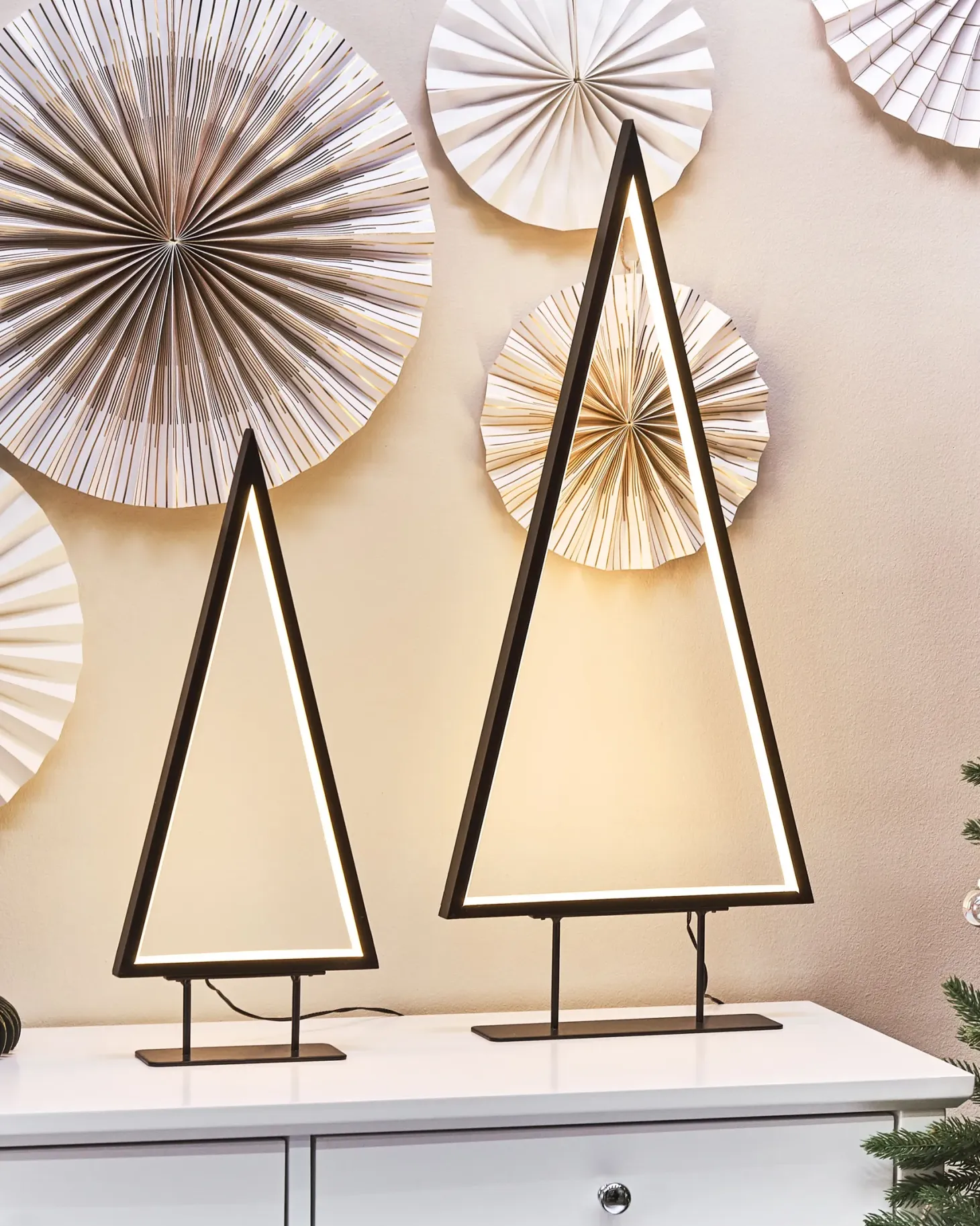 Dekoracja świąteczna LED LOPPI Choinka 47/69 cm Czarny