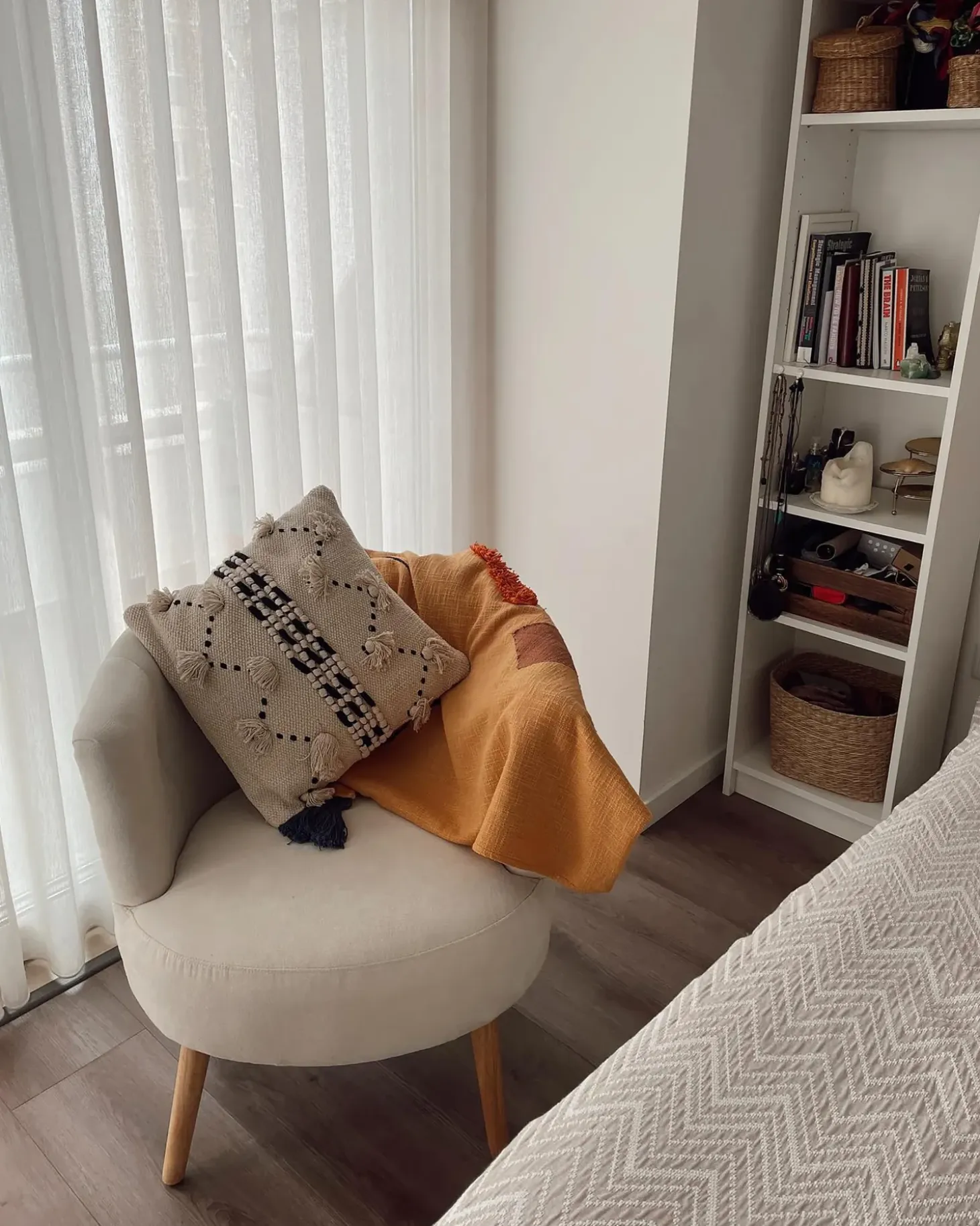 Sale Fotel ODENZEN Złamana biel Wszystkie Fotele|Fotele Tapicerowane