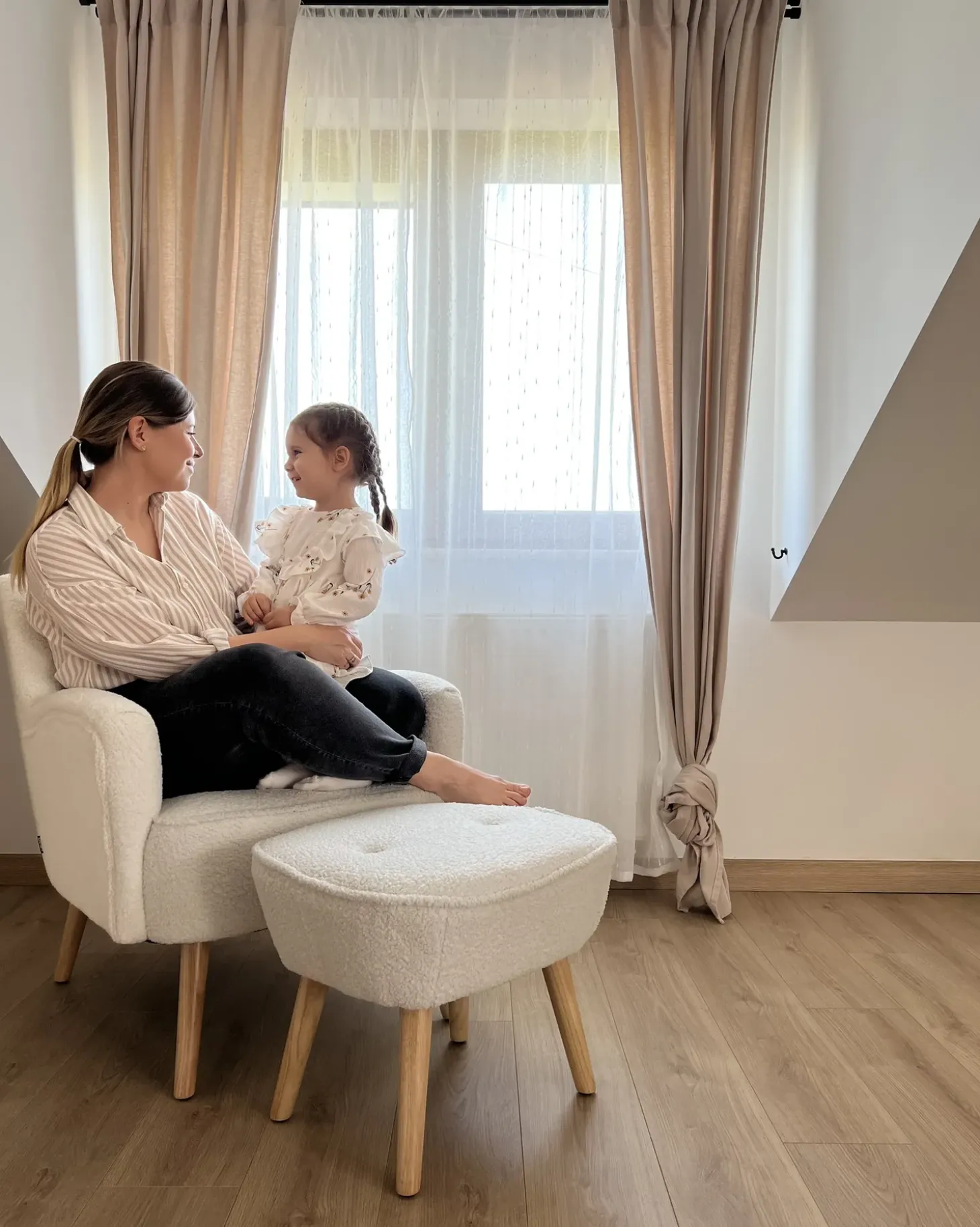 Hot Fotel TUMBA Z podnóżkiem Boucle Biały Wszystkie Fotele|Fotele Tapicerowane