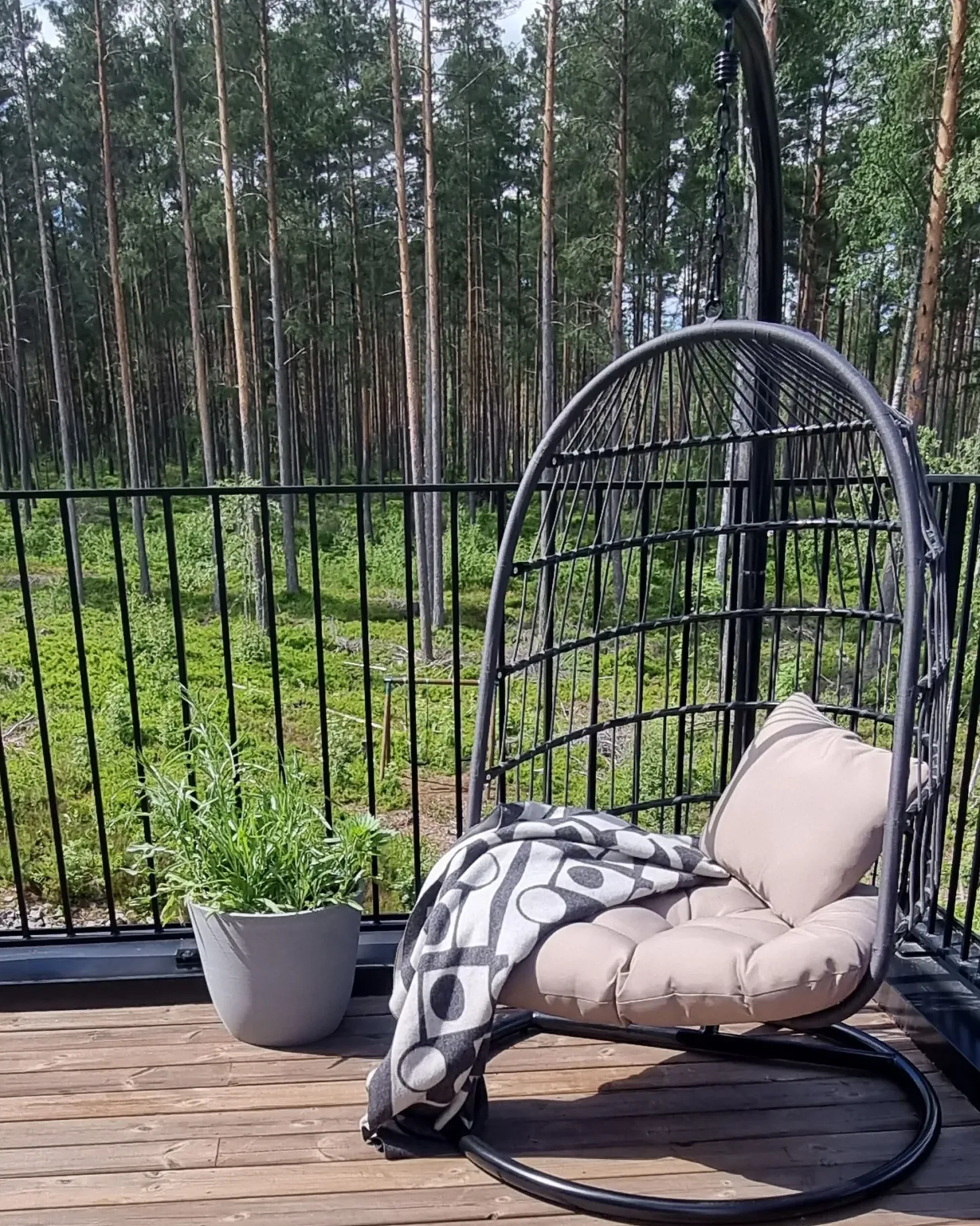 Fotel wiszący ze stojakiem ALLERA Metal Czarny