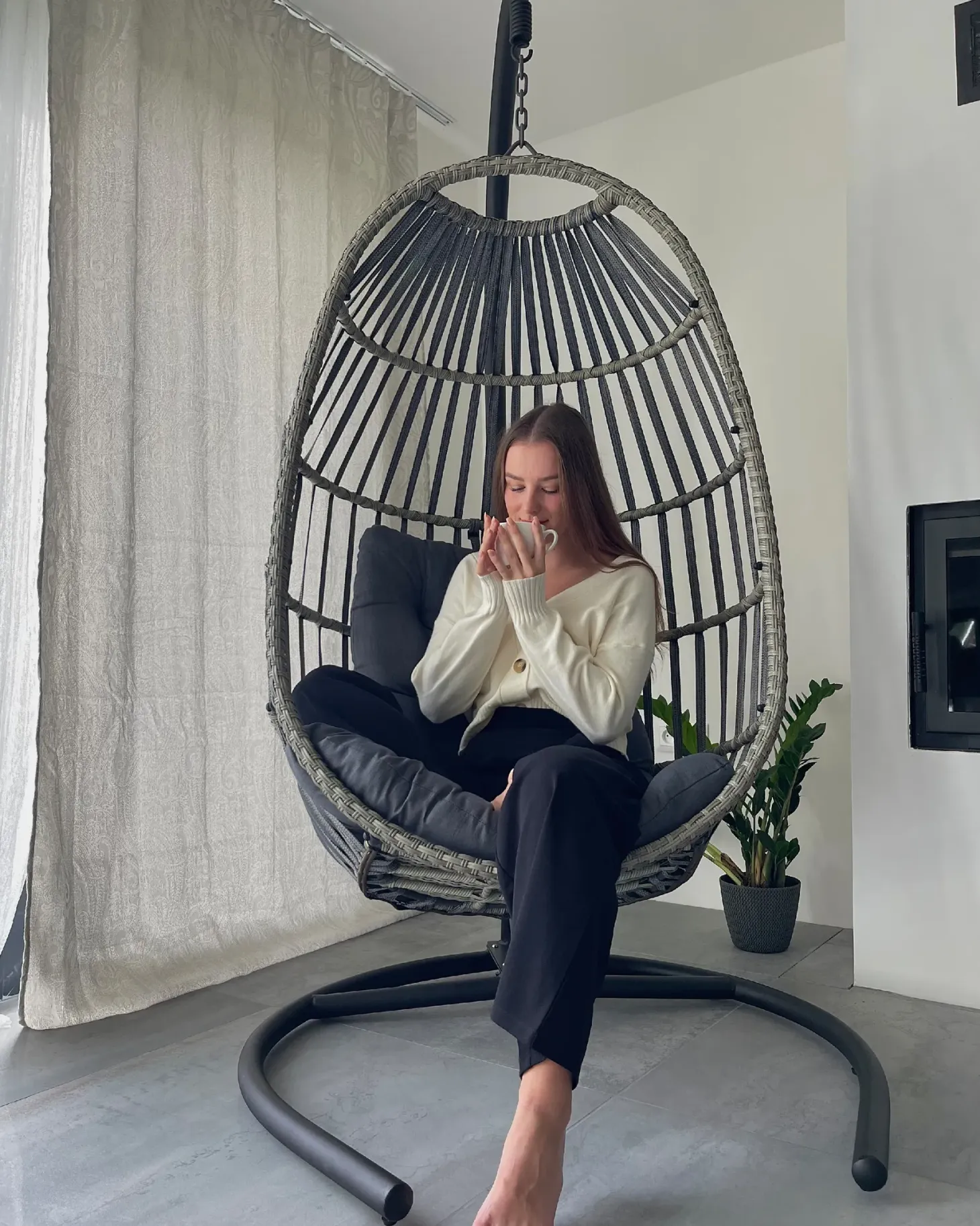 Fotel wiszący ze stojakiem SESIA Technorattan Ciemnoszary