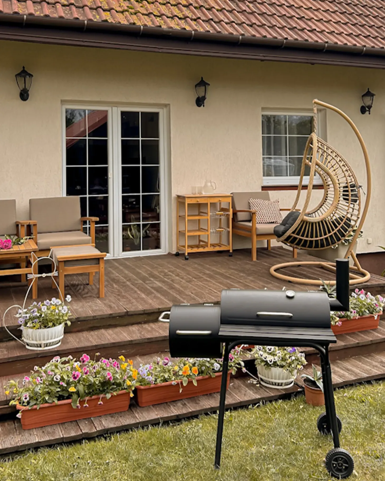 Grill węglowy KATLA Z wędzarnią Metal Czarny