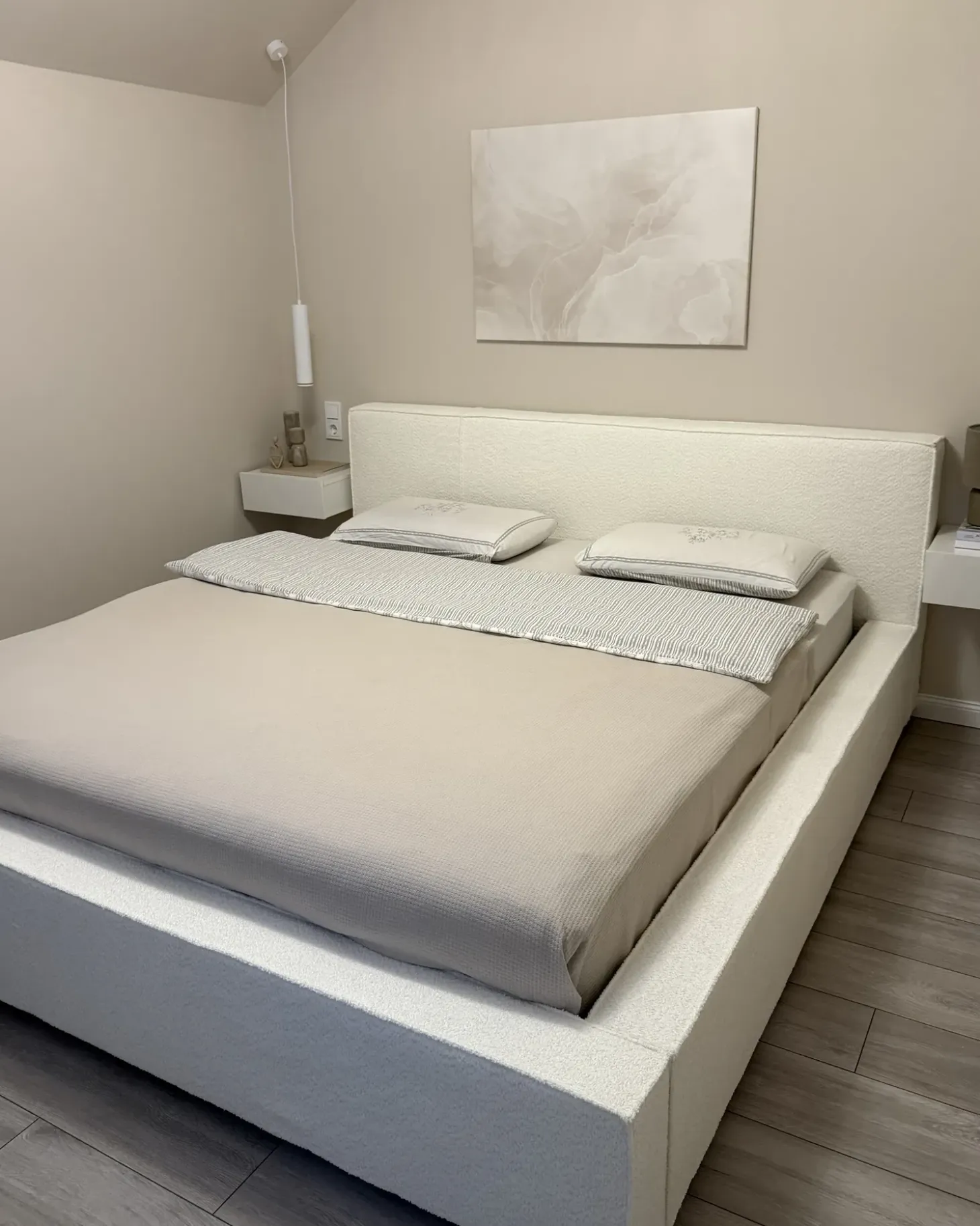 Best Łóżko Boucle MIRANDE 180 x 200 cm Złamana biel Łóżka Tapicerowane|Łóżka Podwójne