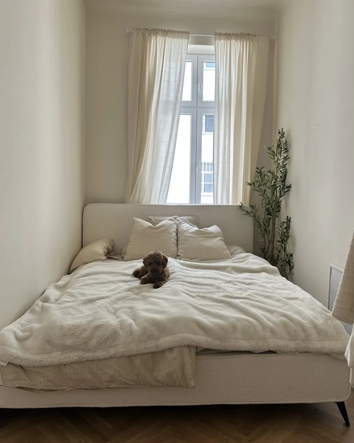 Outlet Łóżko Boucle VALOGNES 180 x 200 cm Złamana biel Łóżka Tapicerowane|Łóżka Podwójne