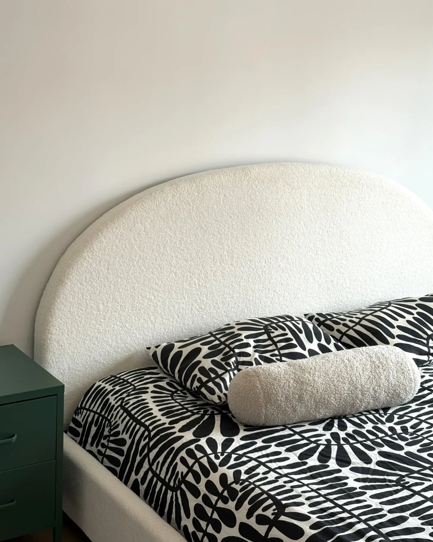Best Boucle VAUCLUSE 180 x 200 cm Złamana biel Łóżka Tapicerowane|Łóżka Podwójne