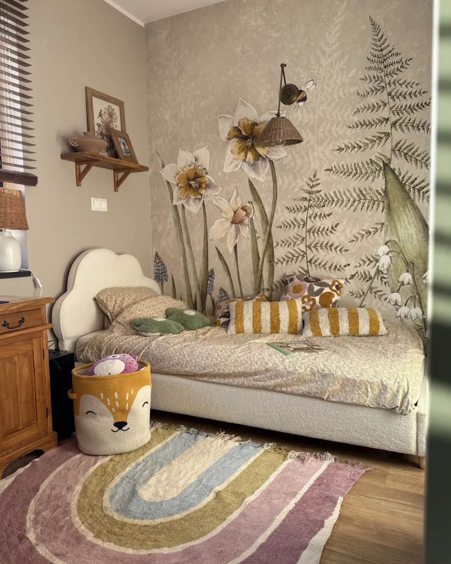 Outlet Łóżko dziecięce Chmurka Boucle BELLEVUE 90 x 200 cm Złamana biel Dzieci Wszystkie Meble I Akcesoria Dziecięce|Łóżka Tapicerowane