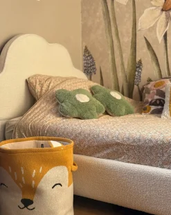 Outlet Łóżko dziecięce Chmurka Boucle BELLEVUE 90 x 200 cm Złamana biel Dzieci Wszystkie Meble I Akcesoria Dziecięce|Łóżka Tapicerowane