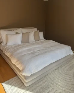 Sale Len syntetyczny LAVARDENS 180 x 200 cm Jasnobeżowy Łóżka Tapicerowane|Łóżka Podwójne