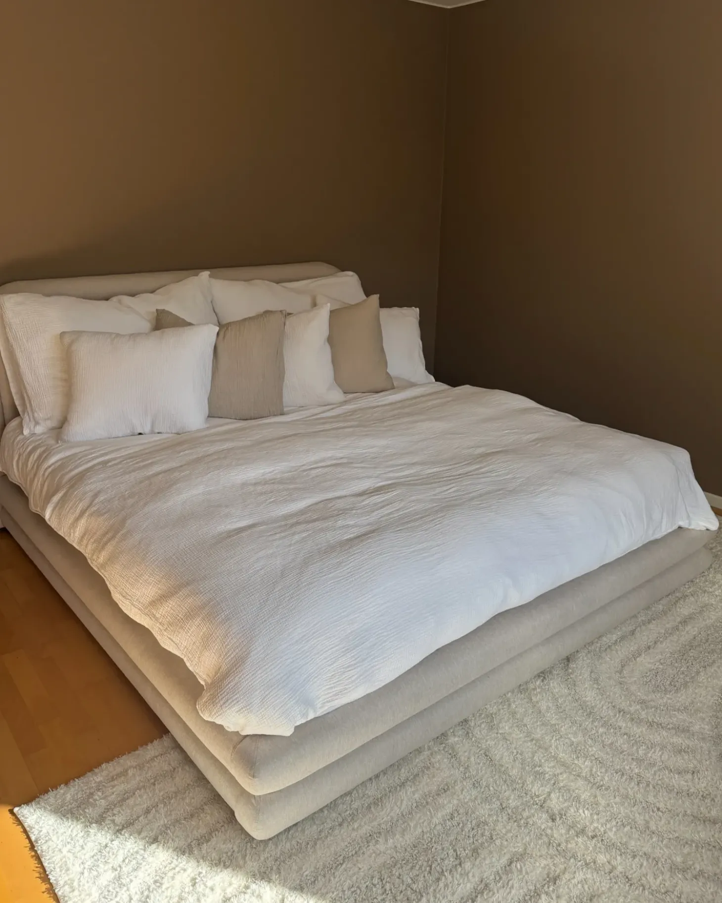 Sale Len syntetyczny LAVARDENS 180 x 200 cm Jasnobeżowy Łóżka Tapicerowane|Łóżka Podwójne