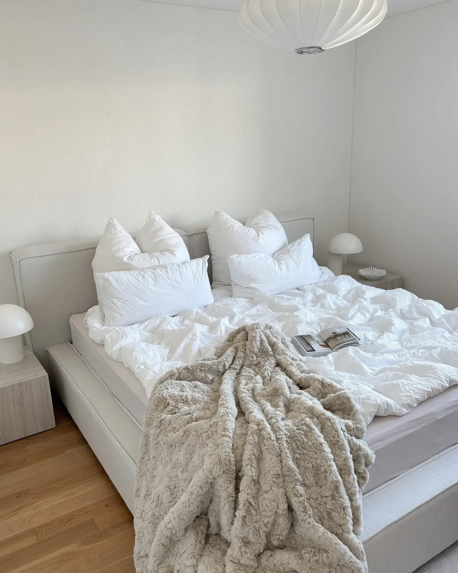 Clearance LINARDS 180 x 200 cm Złamana biel Łóżka Tapicerowane|Łóżka Podwójne