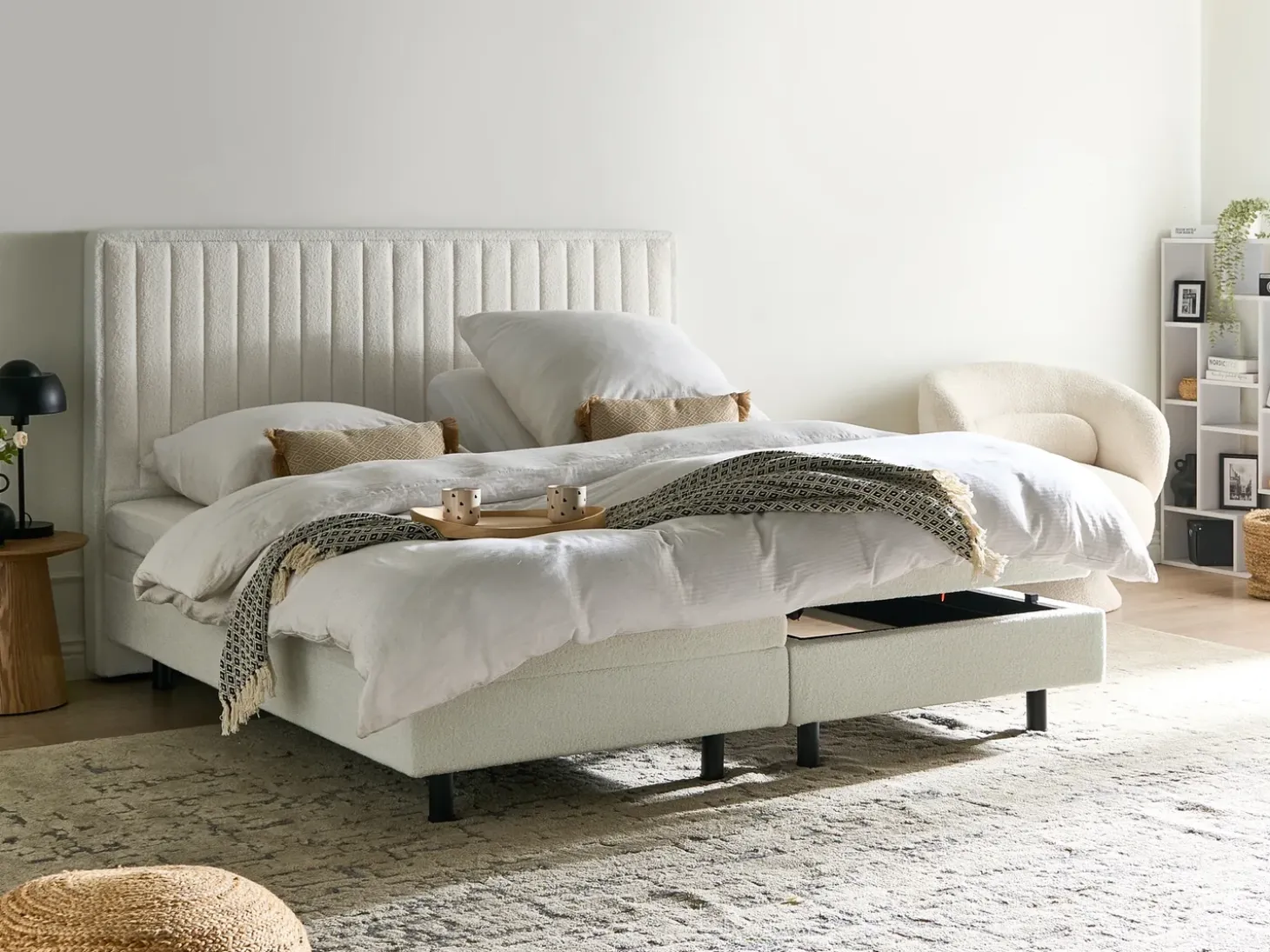 Discount Łóżko regulowane Boucle CASTELLAN 180 x 200 cm Złamana biel Łóżka Tapicerowane|Łóżka Podwójne