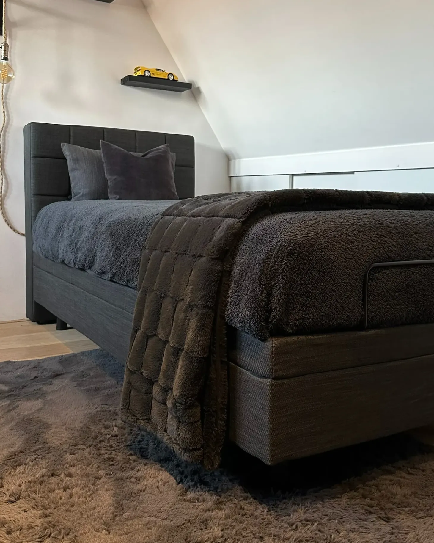Hot Łóżko regulowane DUKE 90 x 200 cm Ciemno Łóżka Tapicerowane|Łóżka Pojedyncze