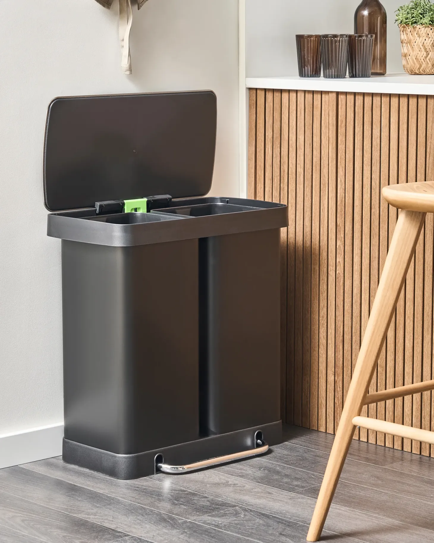 Kosz na śmieci z pedałem dwukomorowy 60 L ECOSORT Metal Czarny