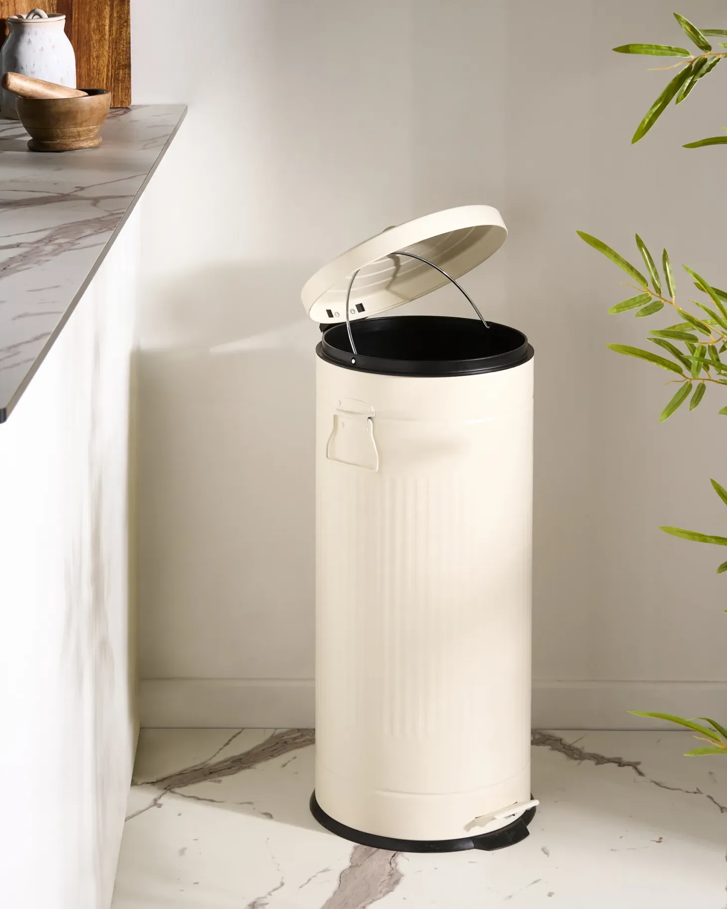 Kosz na śmieci z pedałem 30 L ECOAURA Metal Beżowy