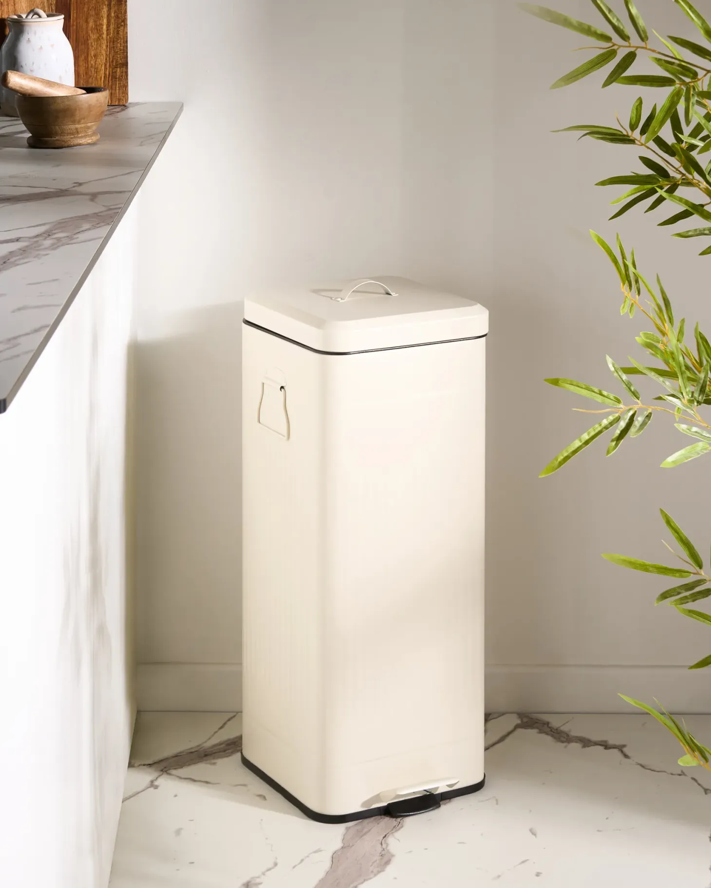 Kosz na śmieci z pedałem 30 L ECOCOMFORT Metal Beżowy