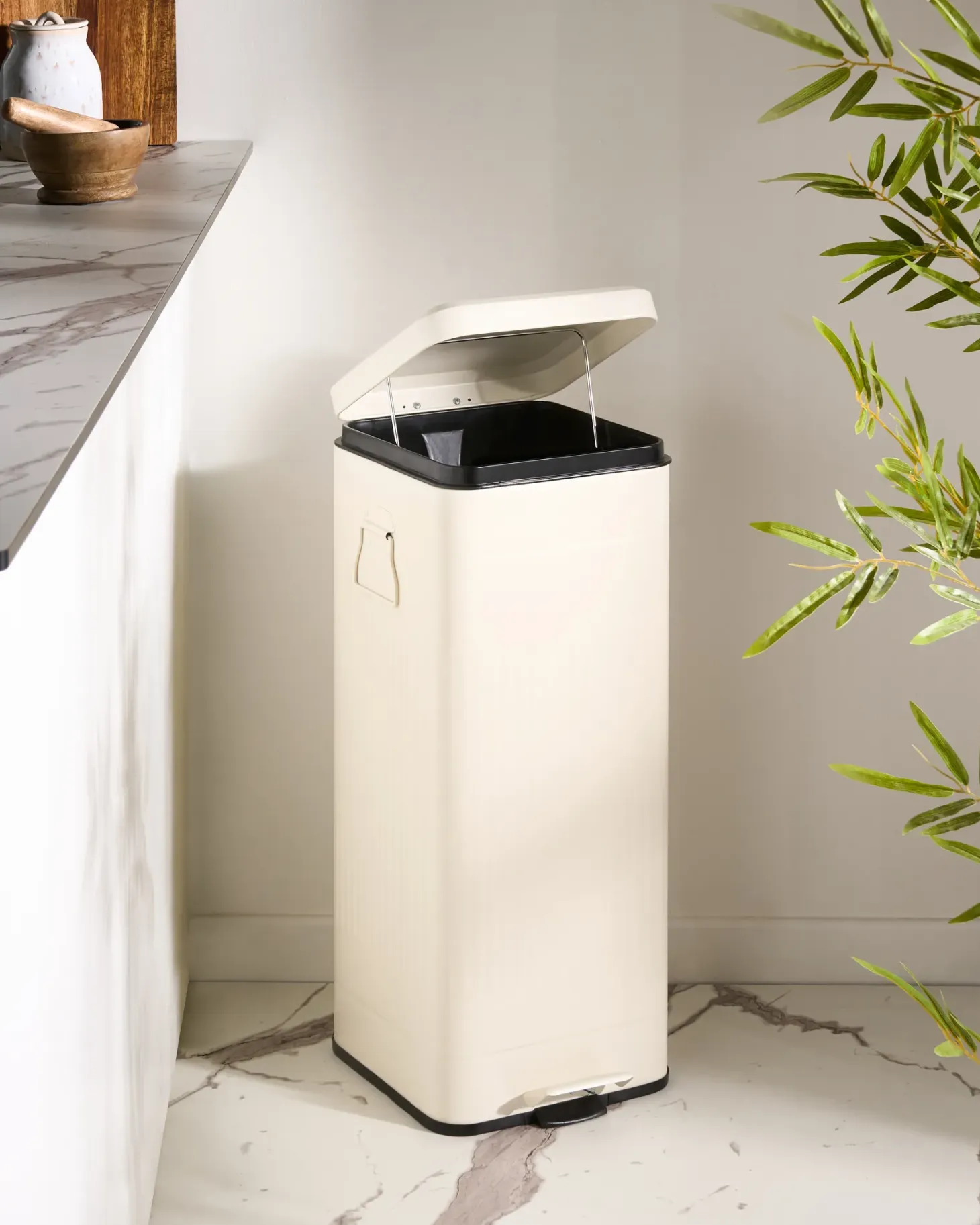 Kosz na śmieci z pedałem 30 L ECOCOMFORT Metal Beżowy