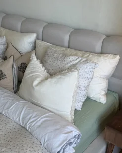 Clearance Łóżko z pojemnikiem BASTON Złamana biel 180 x 200 cm Łóżka Tapicerowane|Łóżka Podwójne