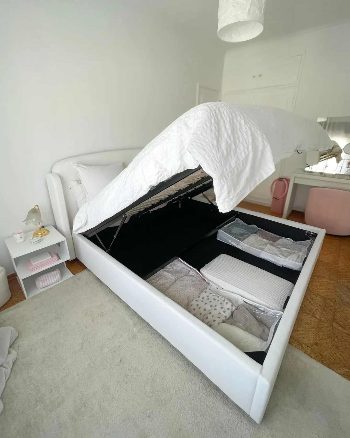 Discount Łóżko z pojemnikiem BERNAY Złamana biel 180 x 200 cm Łóżka Tapicerowane|Łóżka Podwójne