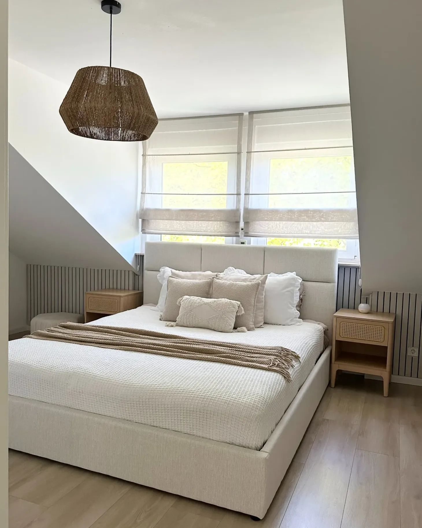 Sale Łóżko z pojemnikiem LAGORD Złamana biel 180 x 200 cm Łóżka Tapicerowane|Łóżka Podwójne