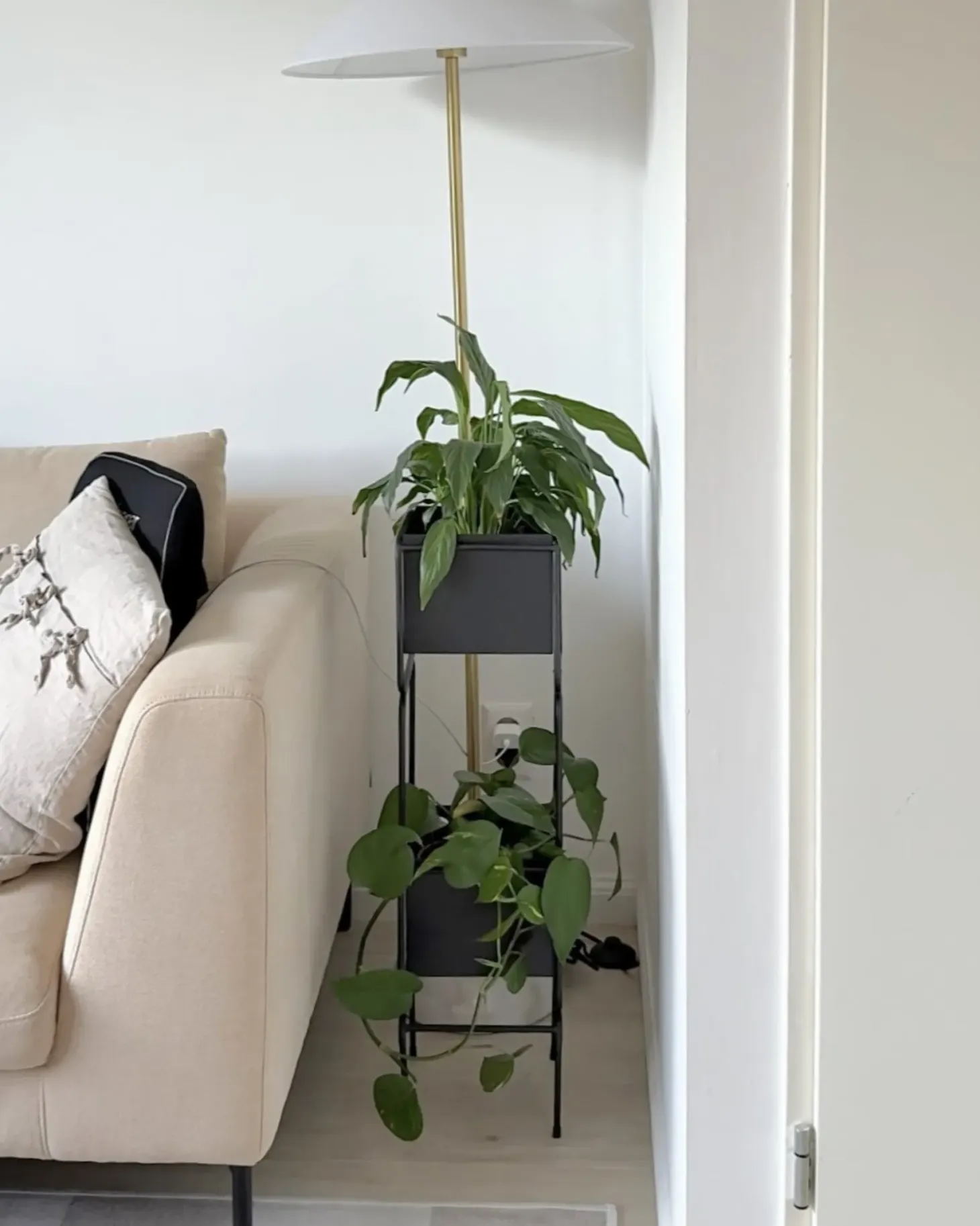 Kwietnik COTINUS Metal 20 cm Czarny