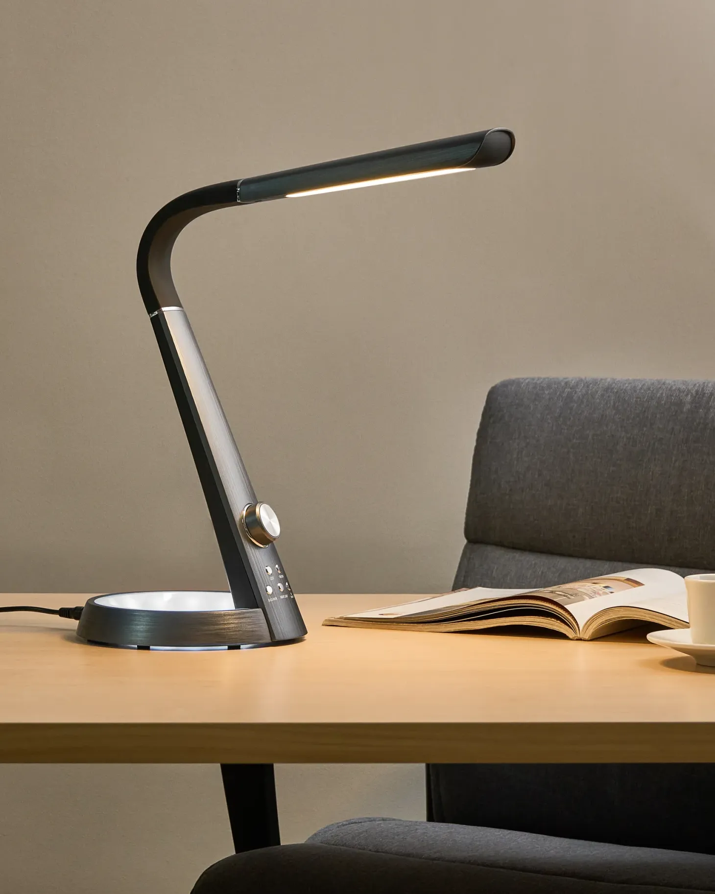 Lampa biurkowa LED CANOPUS Z portem USB Czarny