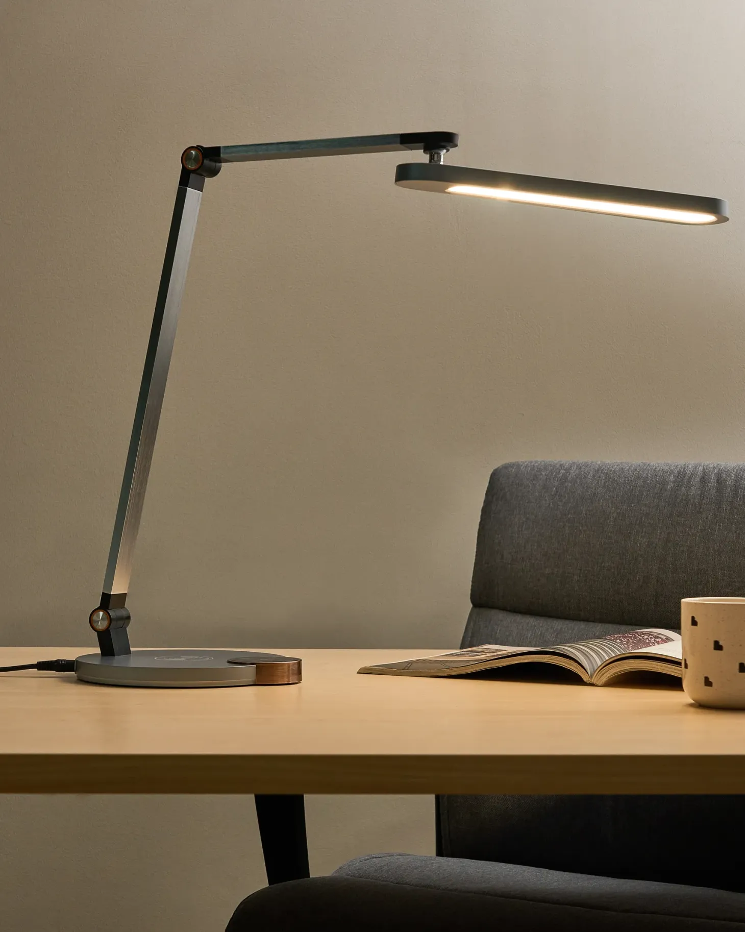 Lampa biurkowa LED CAROY Z ładowarką indukcyjną Szary