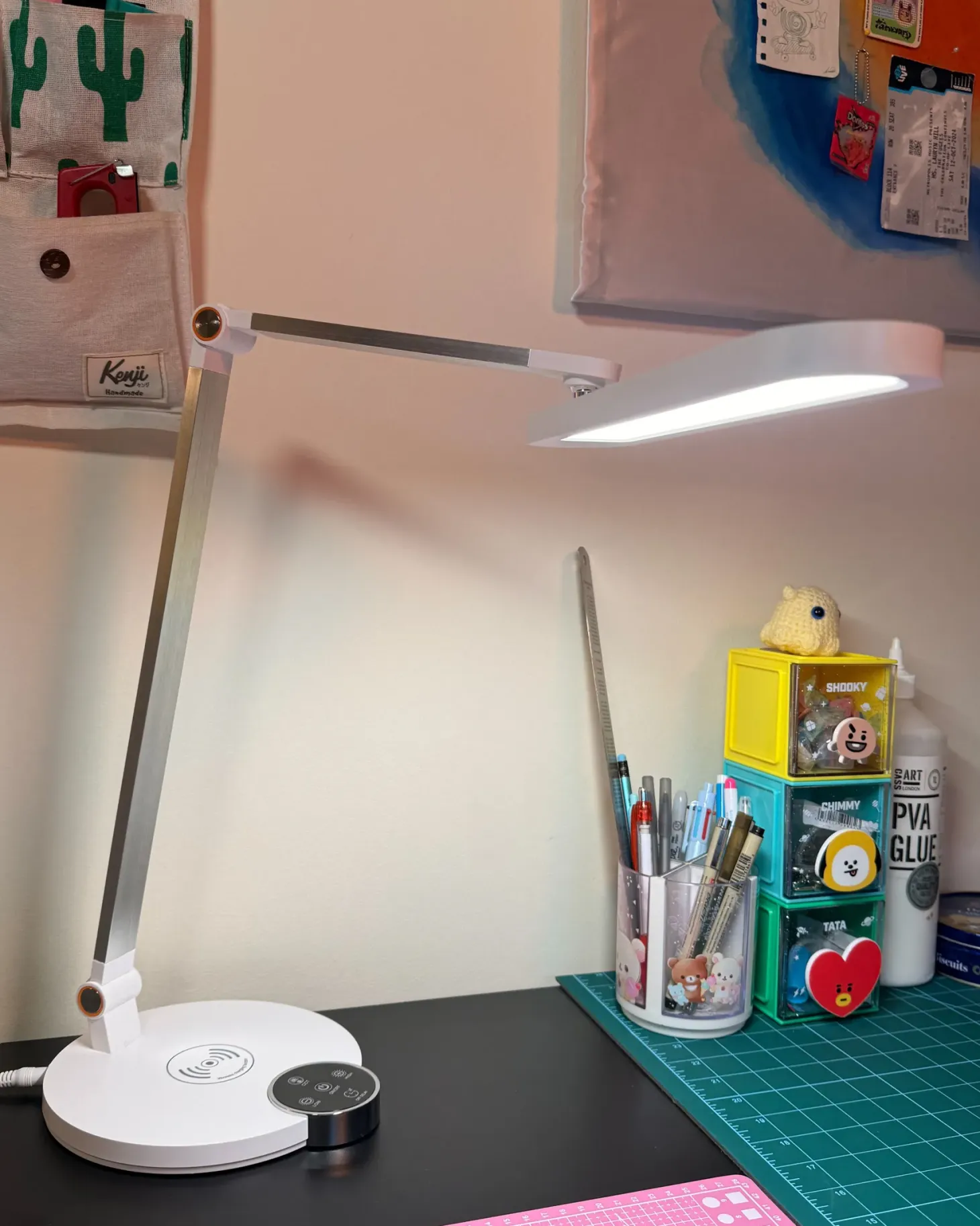 Lampa biurkowa LED CAROY Z ładowarką indukcyjną Biały