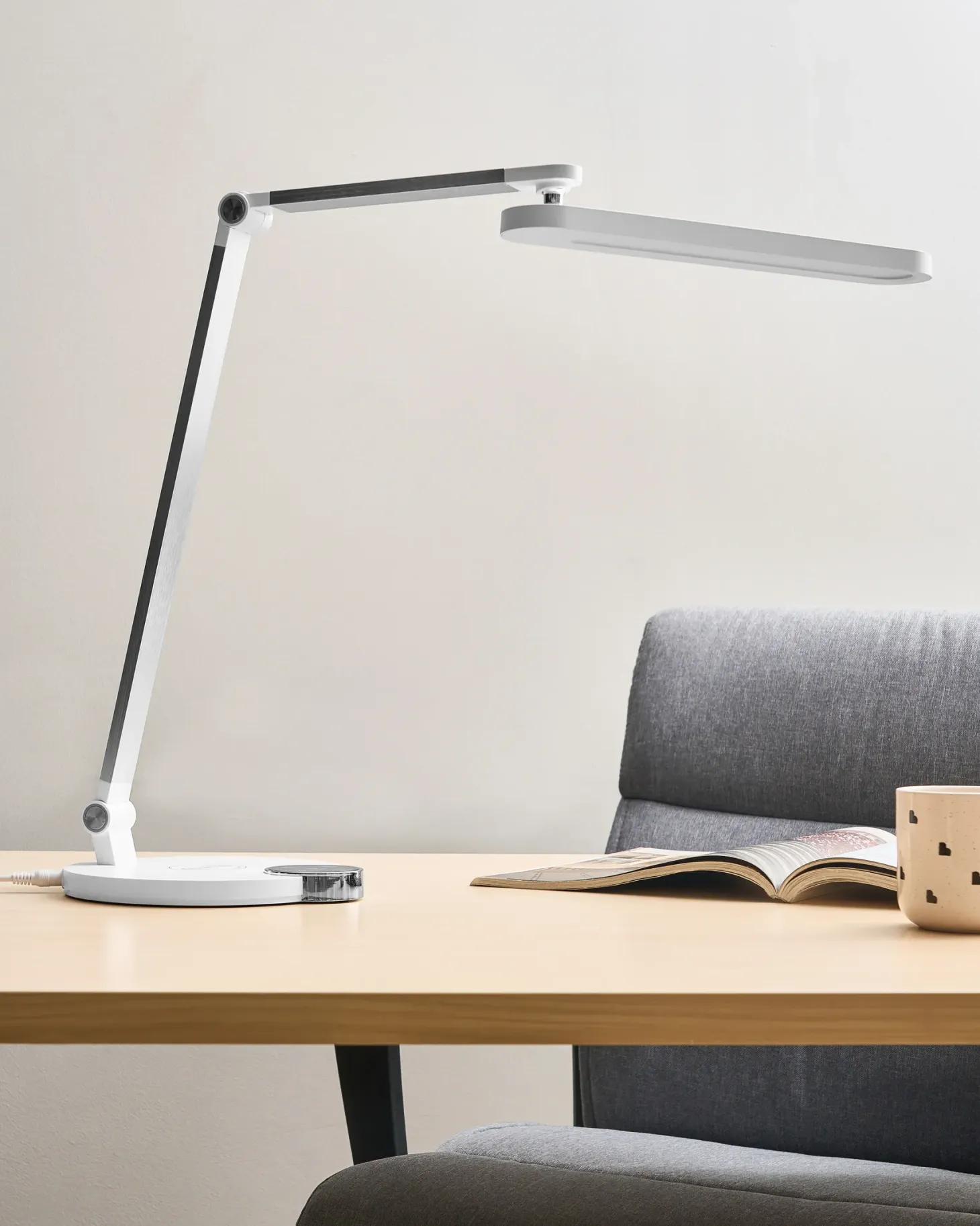 Lampa biurkowa LED CAROY Z ładowarką indukcyjną Biały