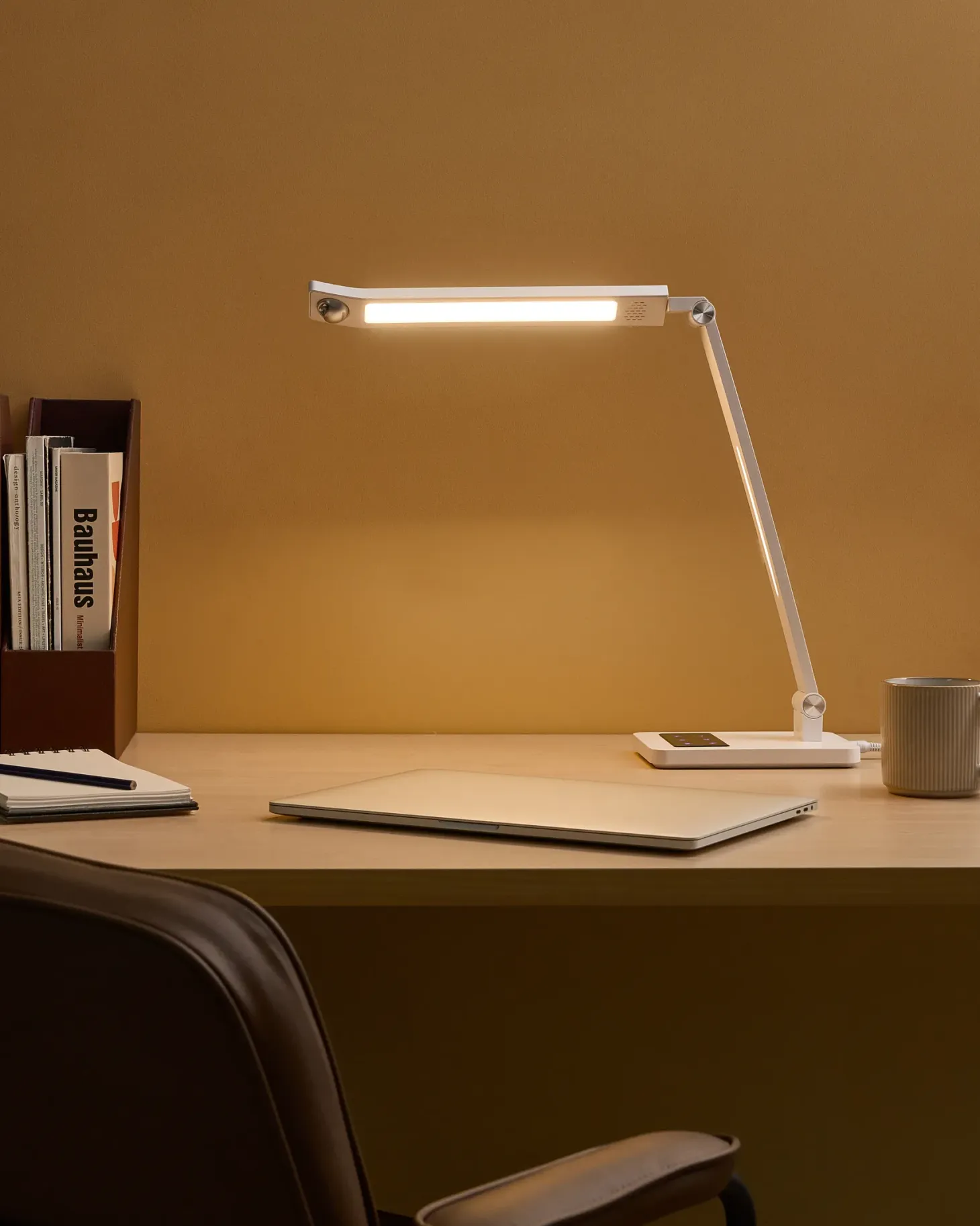 Lampa biurkowa LED LEPUS Z czujnikiem ruchu Biały