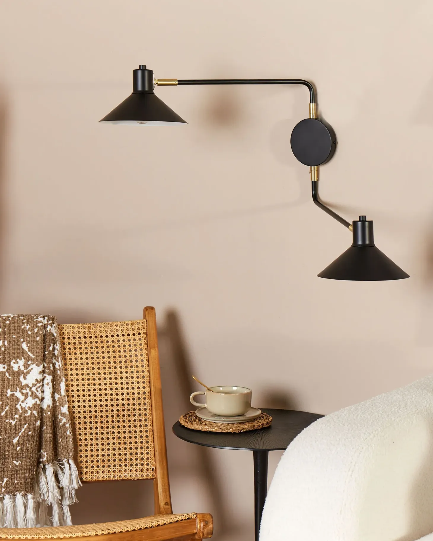 Lampa ścienna KADASSA Czarny Metal Regulowana