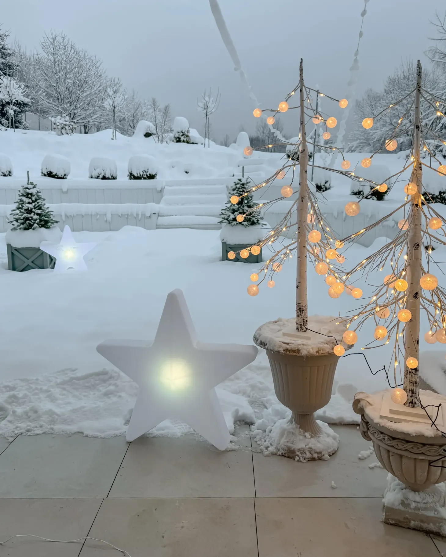 Lampa ogrodowa stojąca LED OLSAN Gwiazda 76 cm Biały