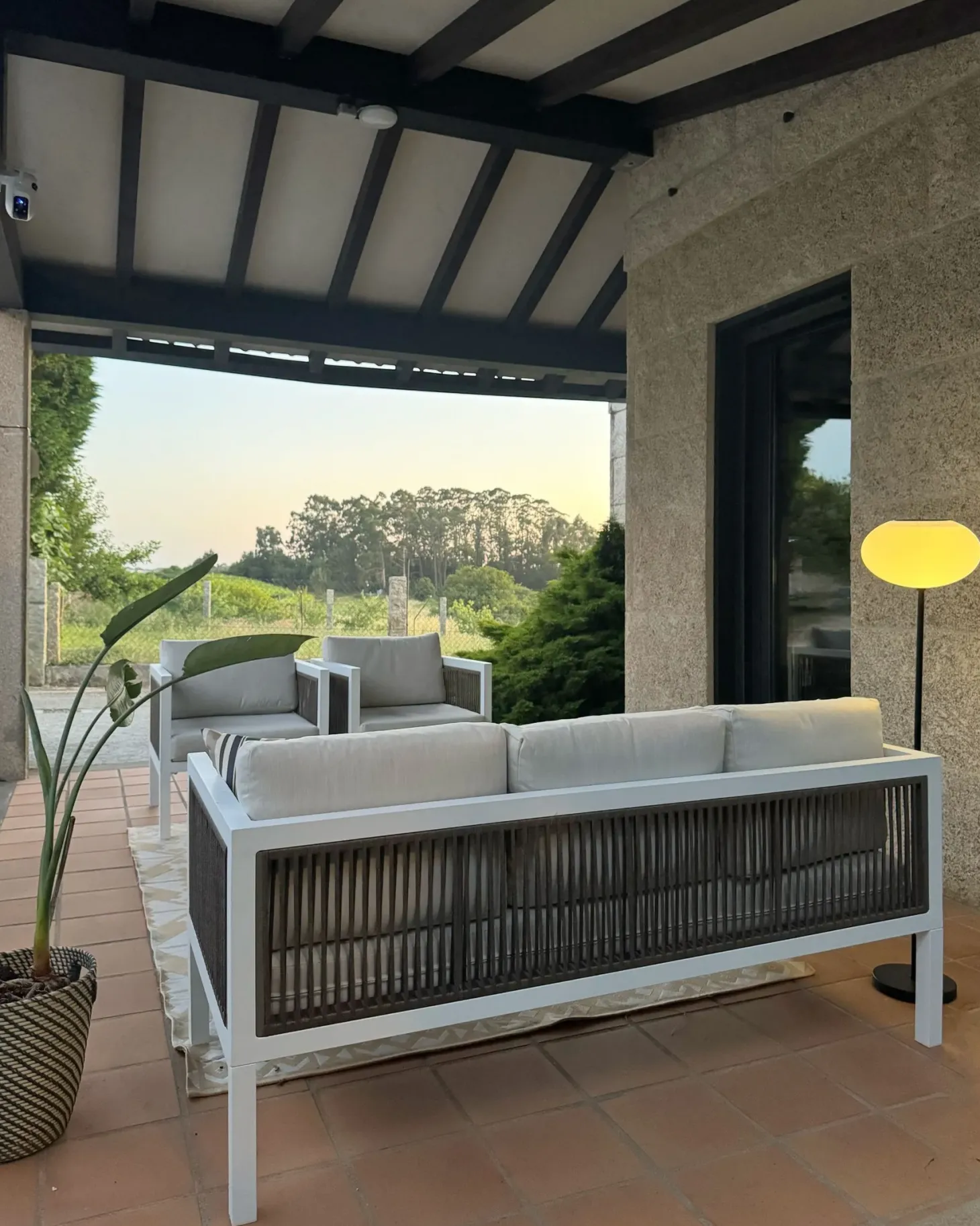 Lampa ogrodowa stojąca solarna LED LUMBE Czarny