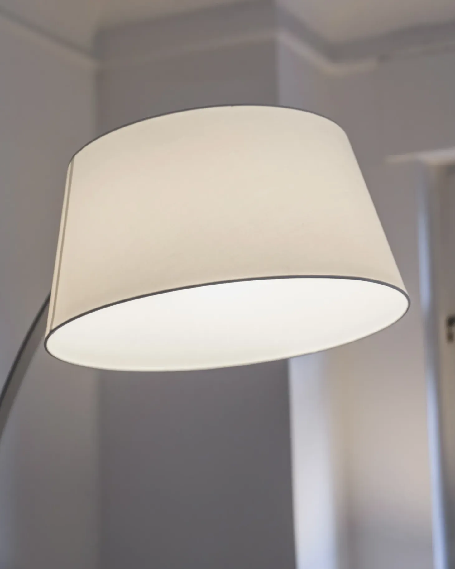 Lampa podłogowa BENUE Metal Biały