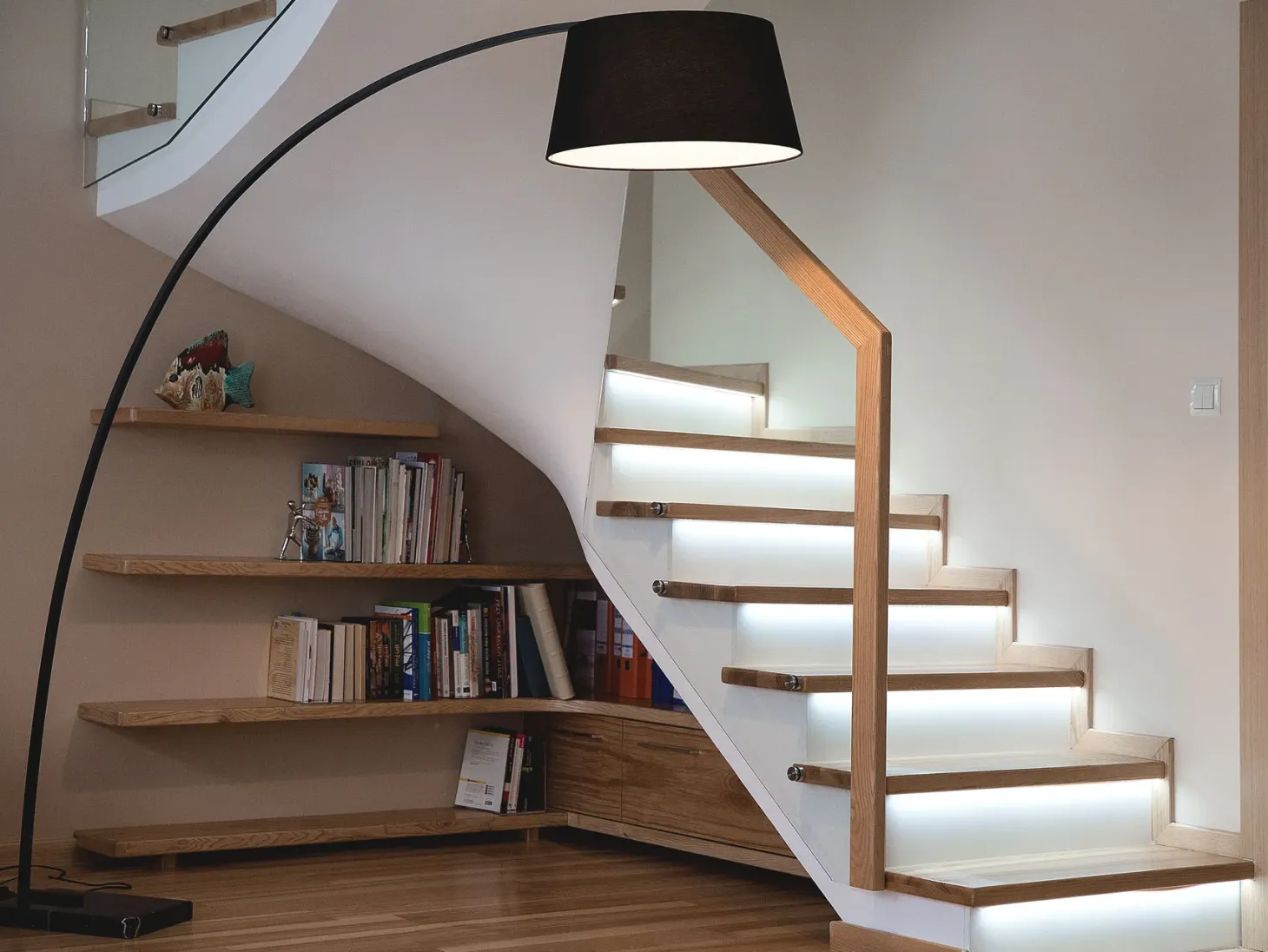 Lampa podłogowa BENUE Metal Czarny