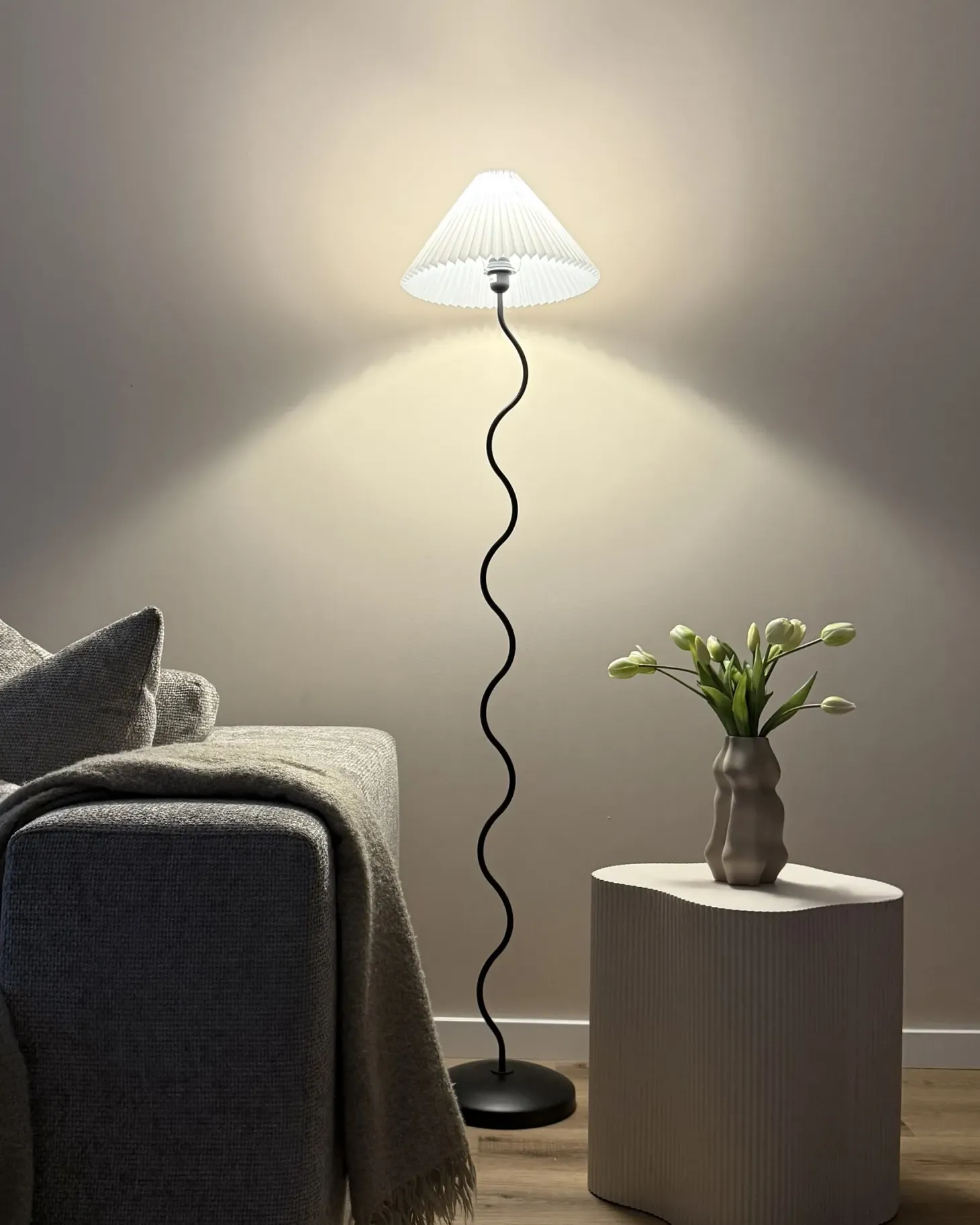 Lampa podłogowa JIKAWO Metal Czarny