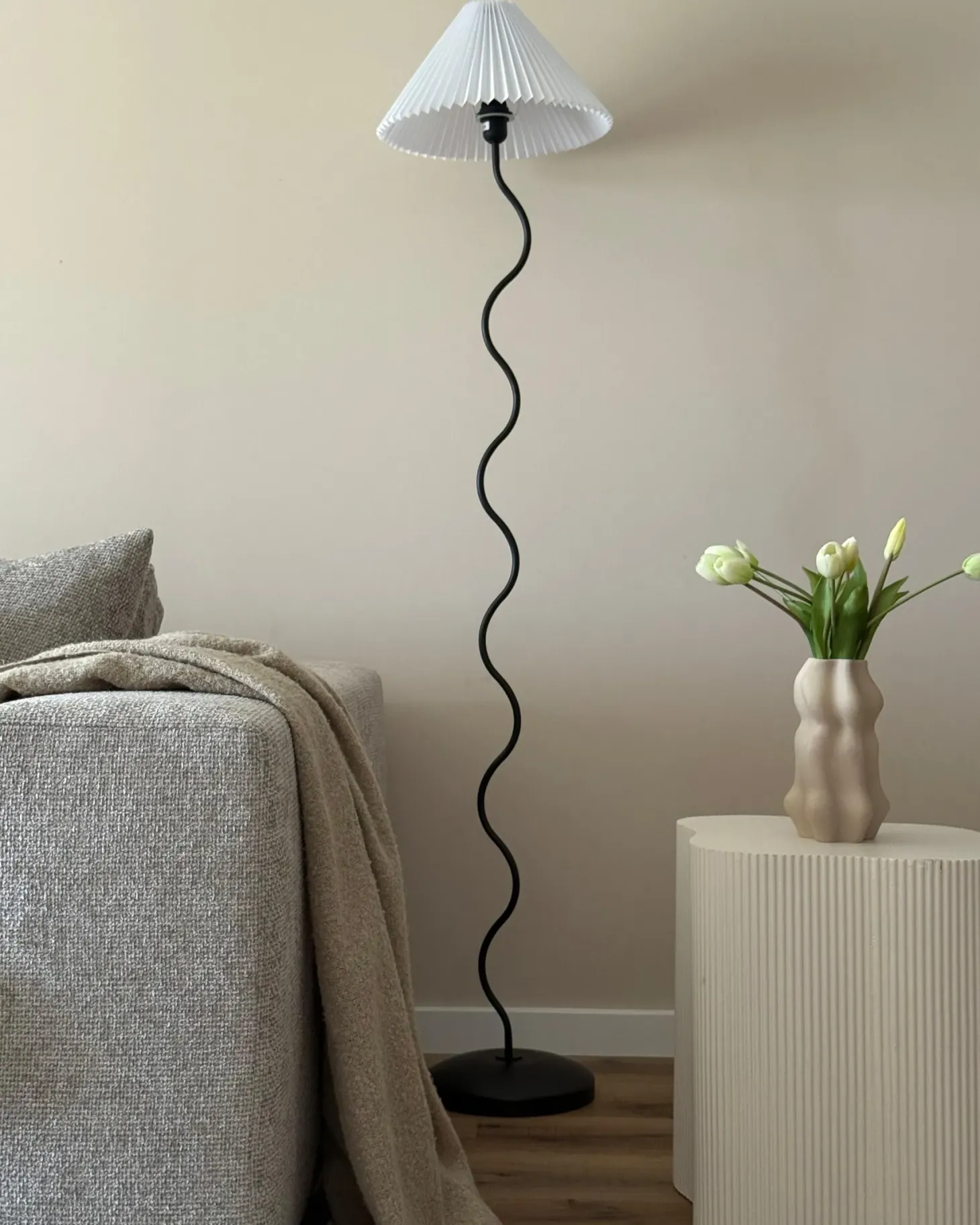 Lampa podłogowa JIKAWO Metal Czarny